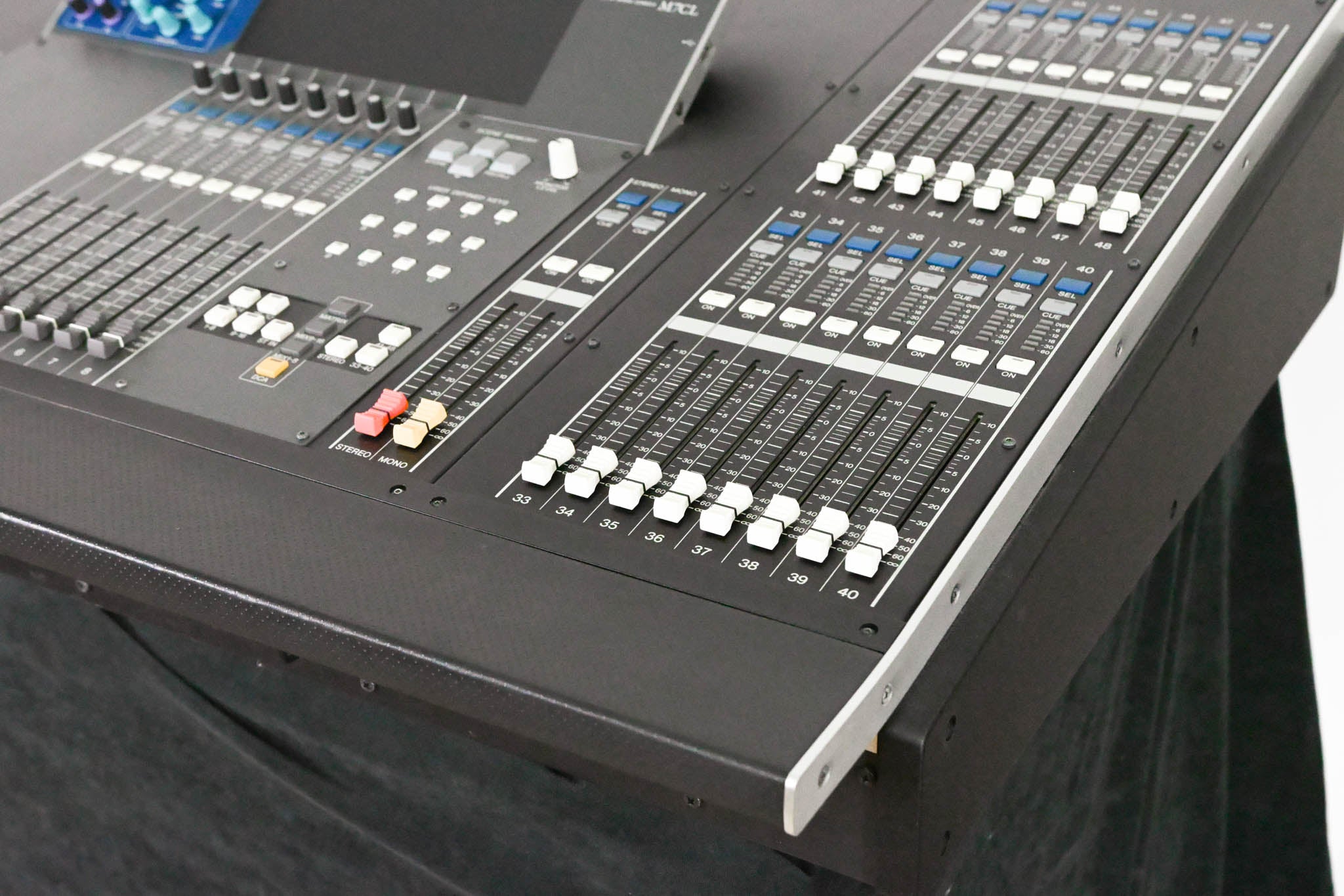 Yamaha M7CL-48 48-Channel Digital Audio Mixing Console