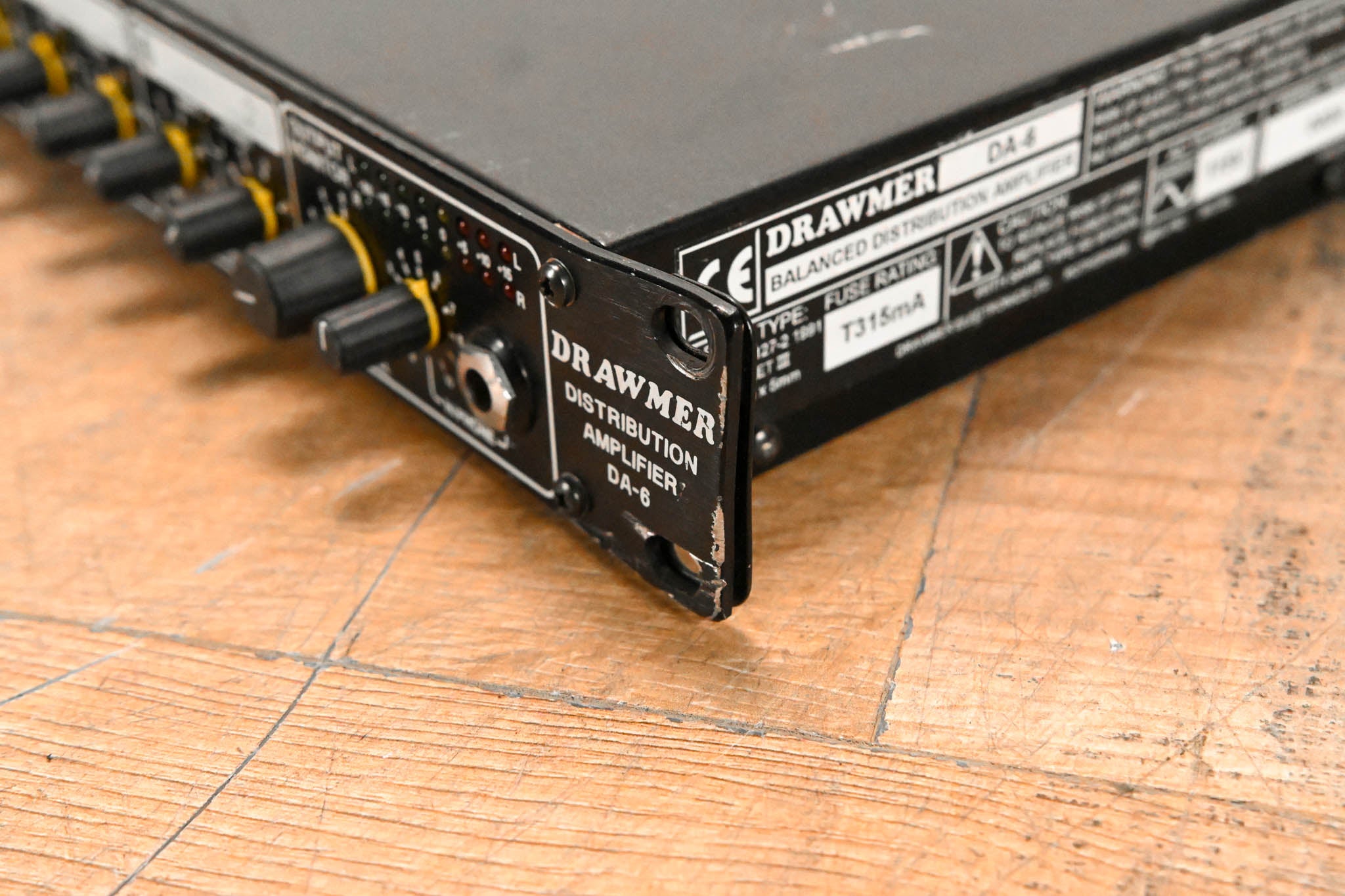 Drawmer DA-6 Stereo In, 6x Stereo Out Balanced Distribution Amplifier