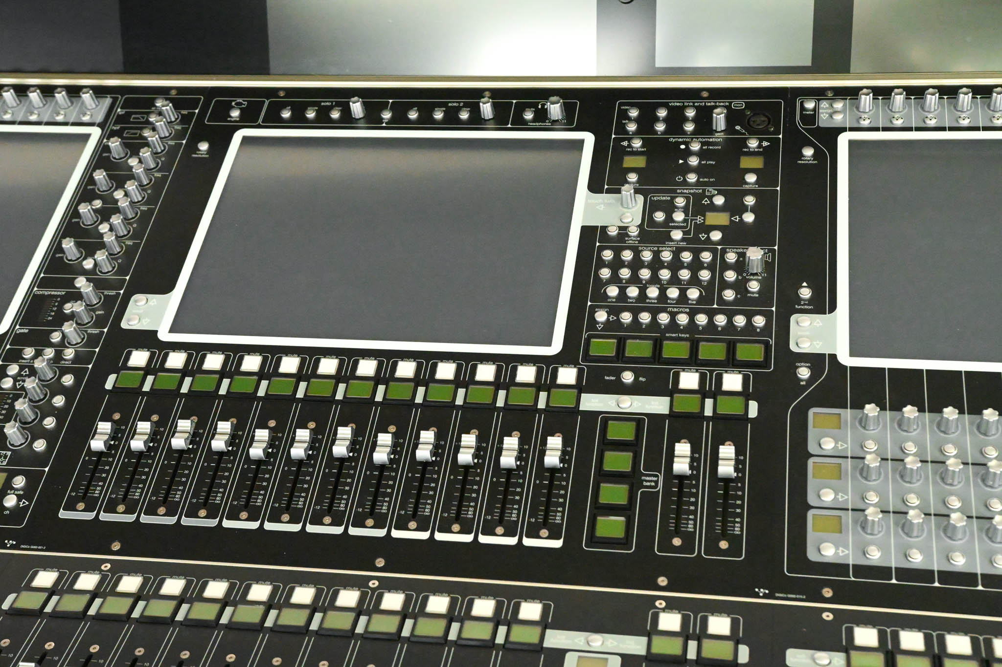 DiGiCo SD7 Digital Console w/Dual Engines, Waves, ST Optical & Road Case