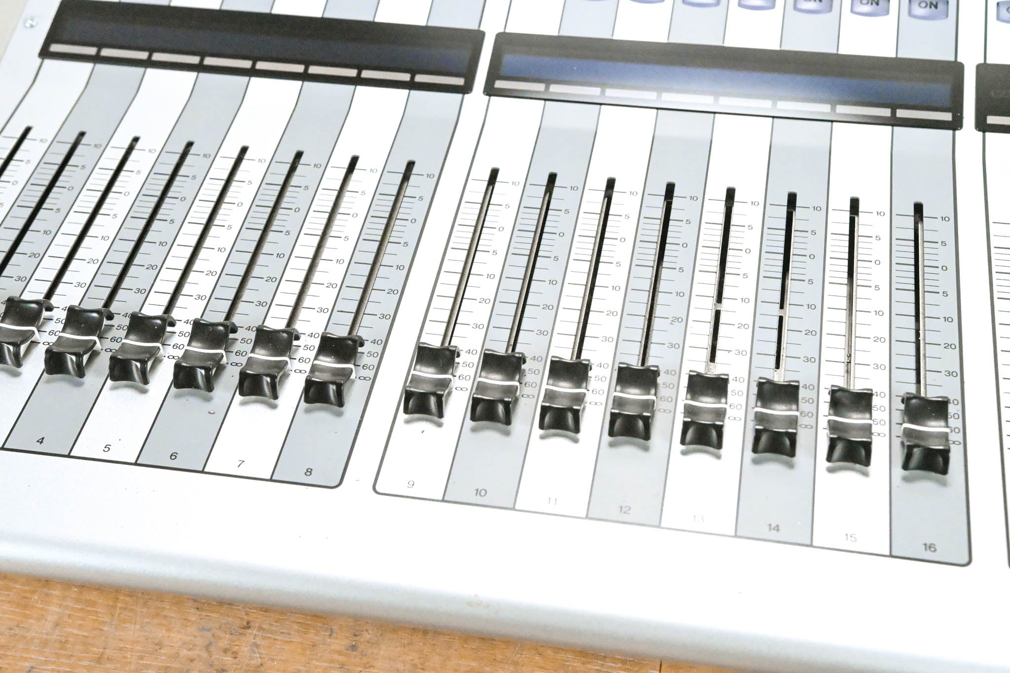 Yamaha TF1 16-Channel Digital Mixing Console