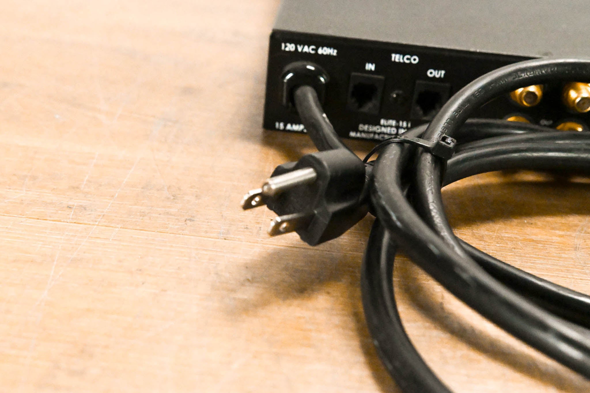 Furman Elite-15i Power Conditioner with Lights (7-Outlet, 15-Amp)