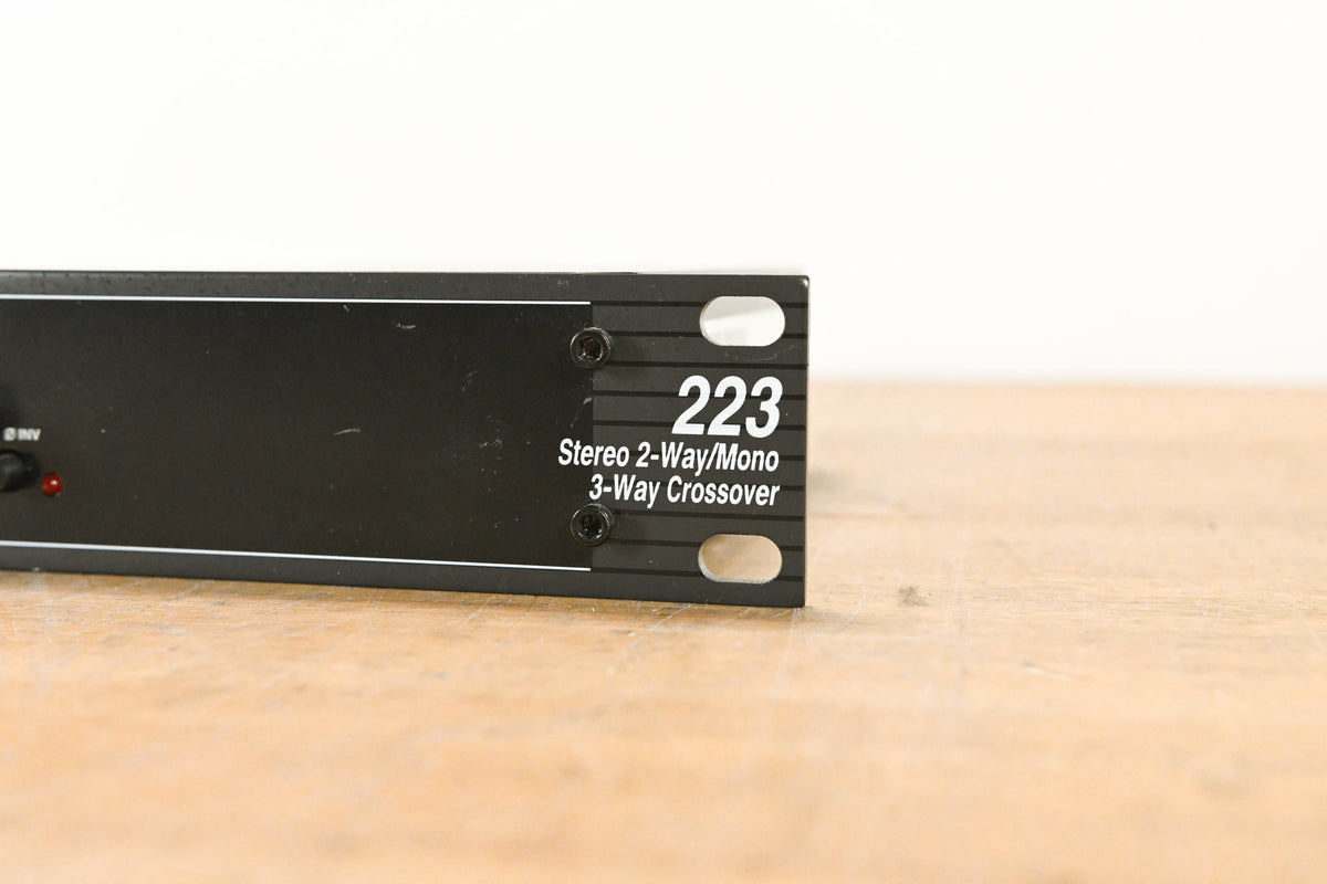dbx 223 Stereo 2-Way / Mono 3-Way Crossover
