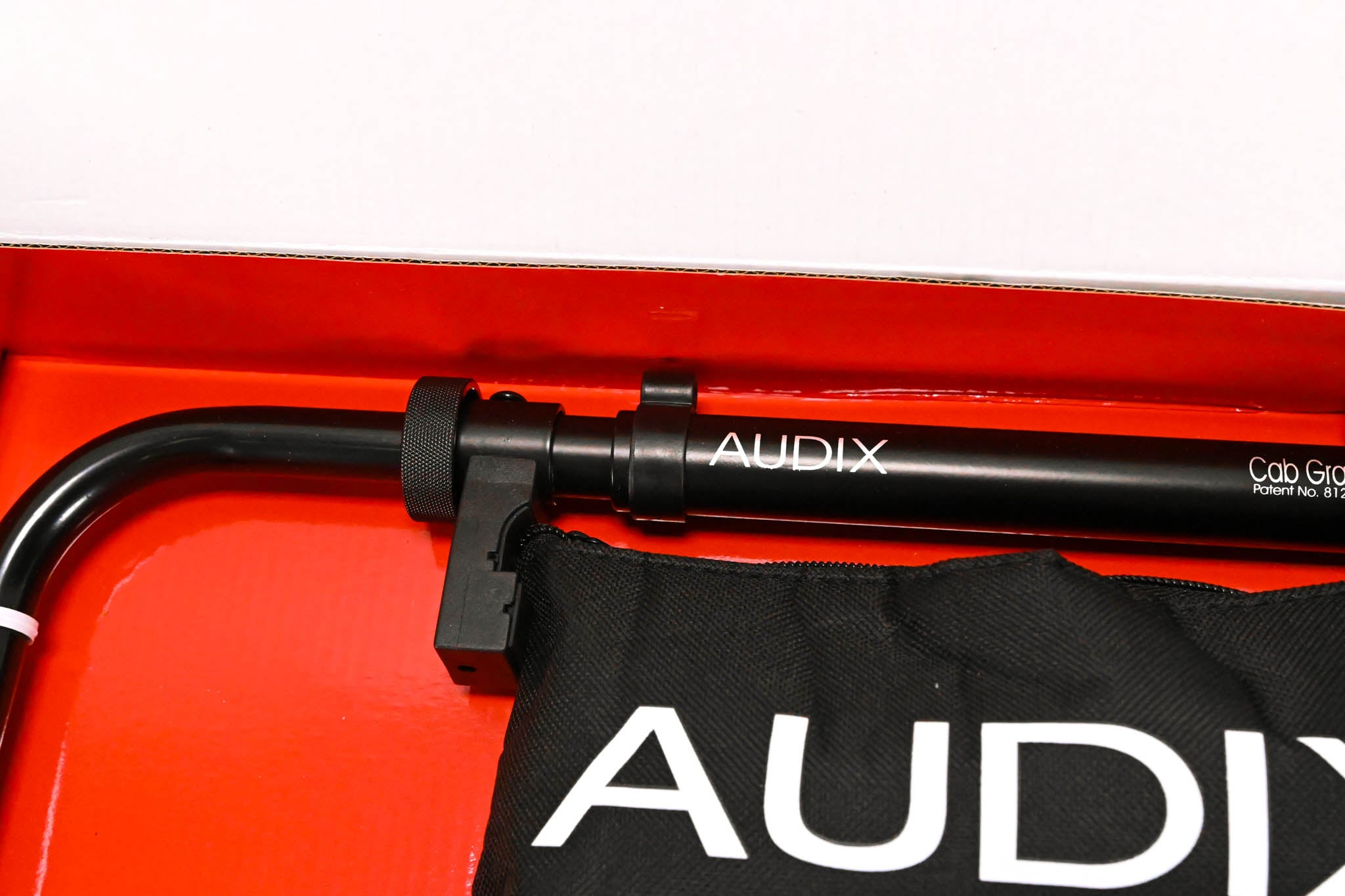 Audix i5 Cardioid Dynamic Instrument Microphone w/ CabGrabber Mic Clamp
