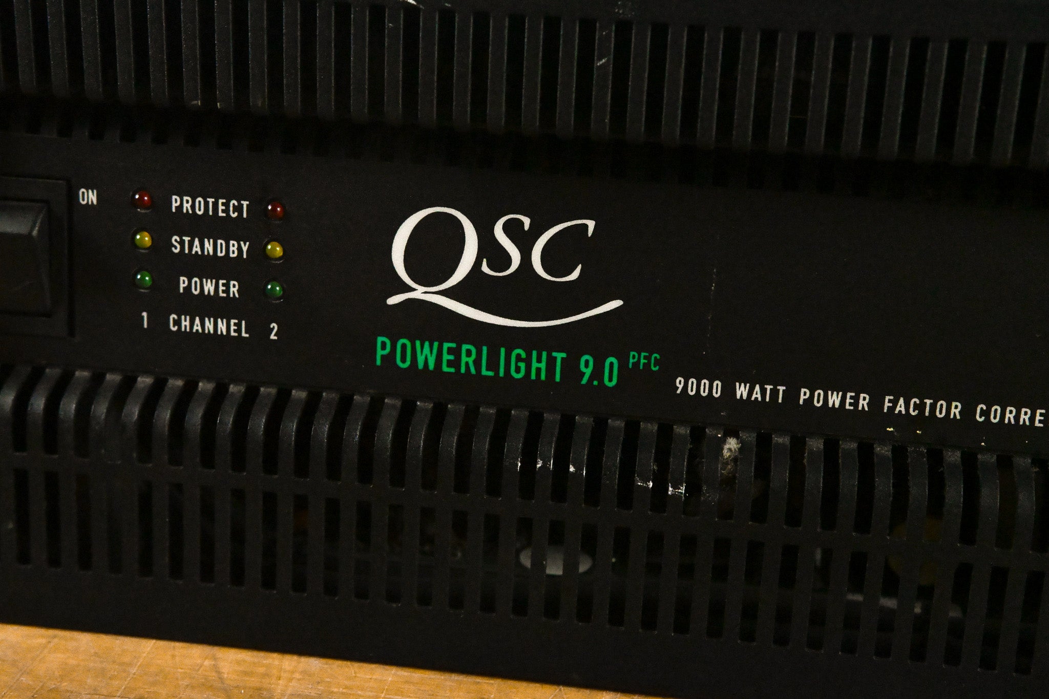 QSC PowerLight 9.0 PFC Power Factor Corrected 2-Channel Power Amplifier