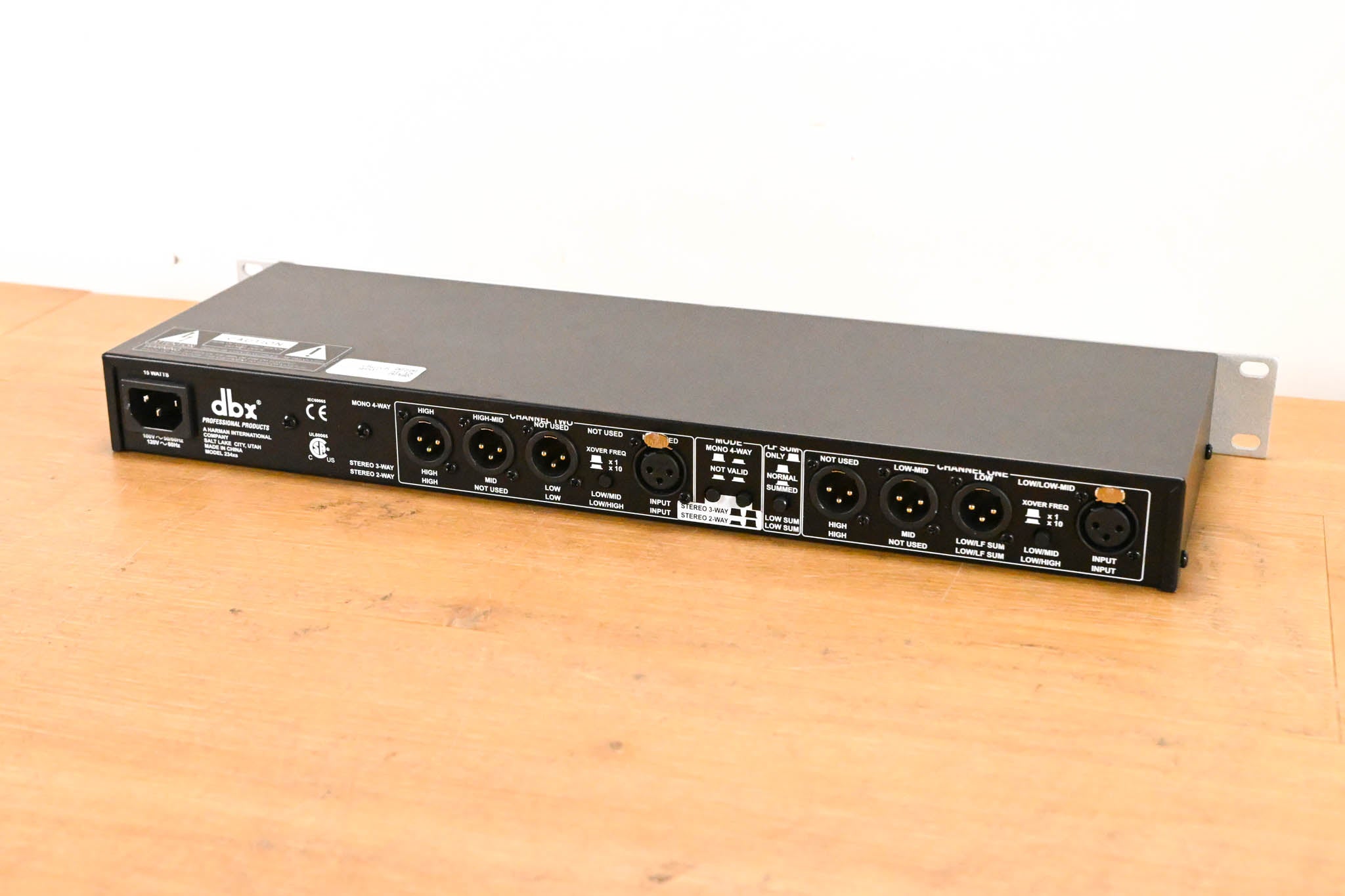 dbx 234xs 2/3-Way Stereo, 4-Way Mono Crossover