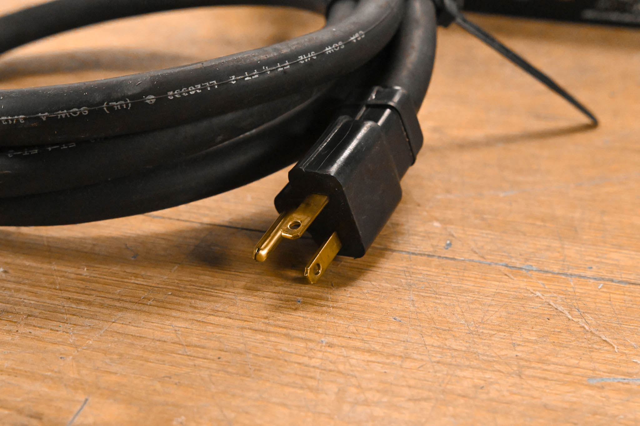 Crown Macro-Tech 2400 2-Channel Power Amplifier