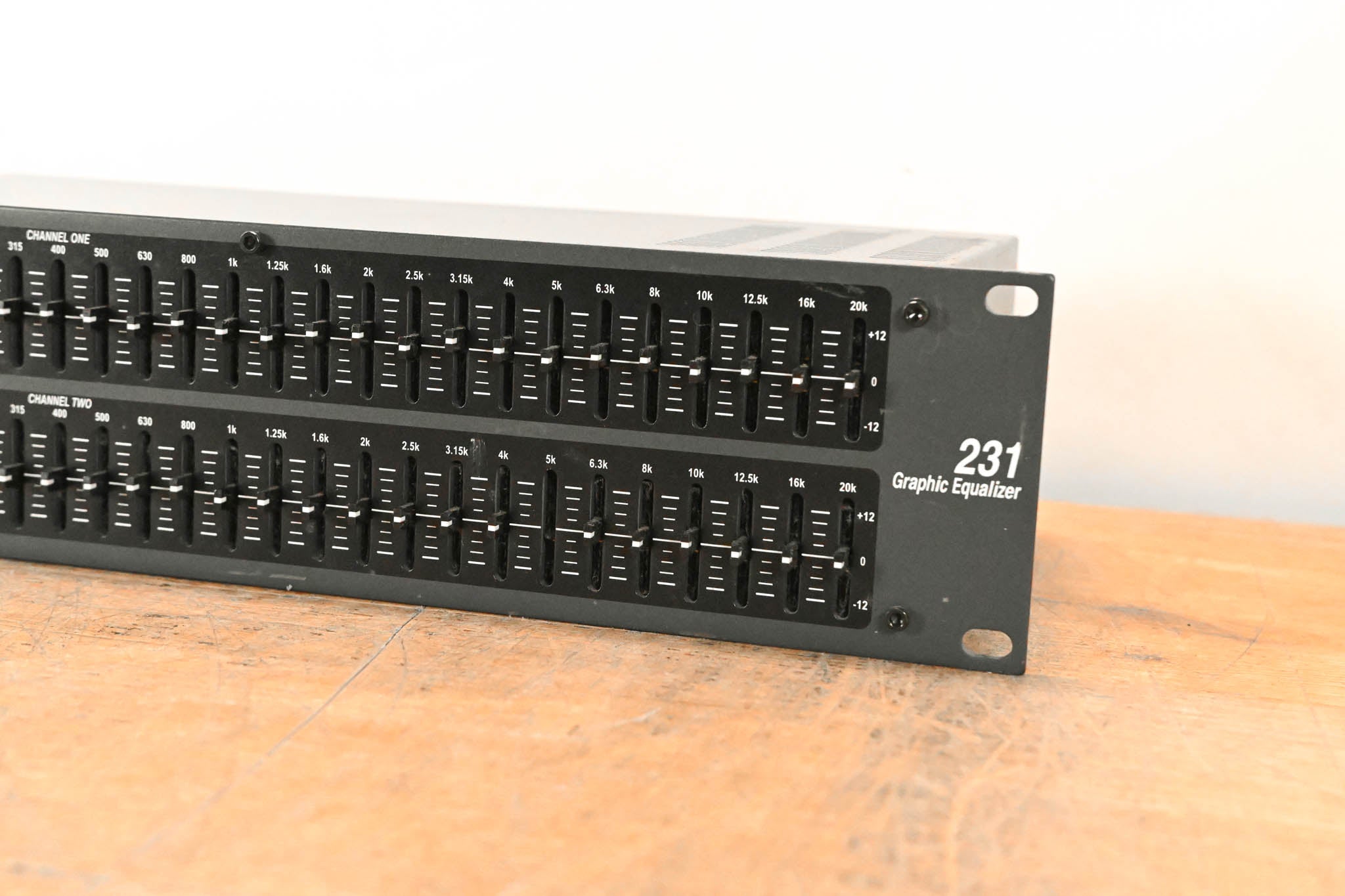 dbx 231 Dual-Channel 31-Band Graphic Equalizer