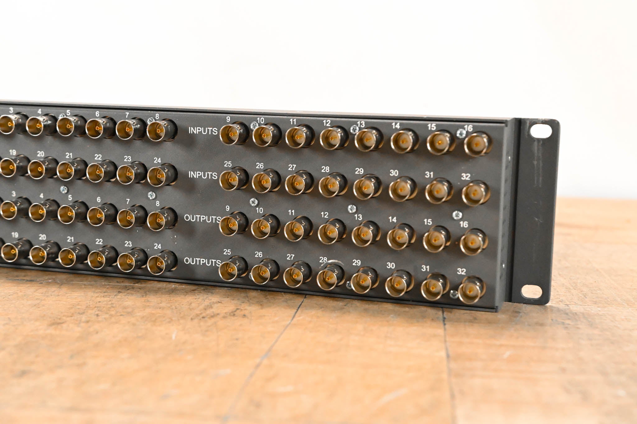 AJA KUMO 3232 2RU Compact 3G-SDI Router with USB