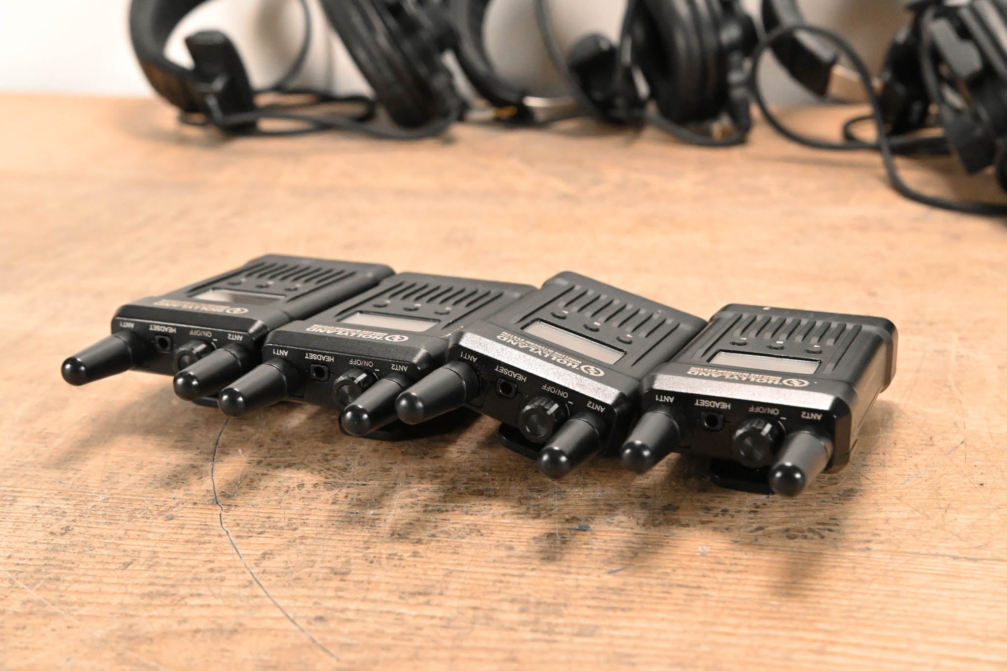 Hollyland Mars T1000 Full-Duplex Intercom System with four Transceivers
