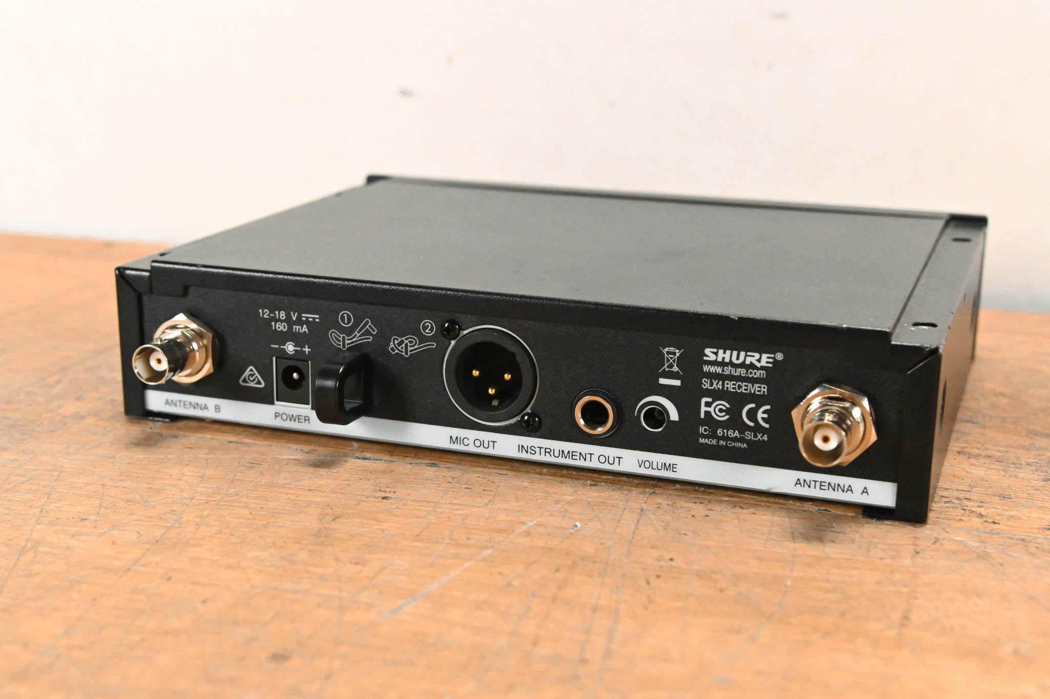 Shure SLX4 Wireless Receiver - G5 Band: 494-518 MHz (NO POWER SUPPLY)