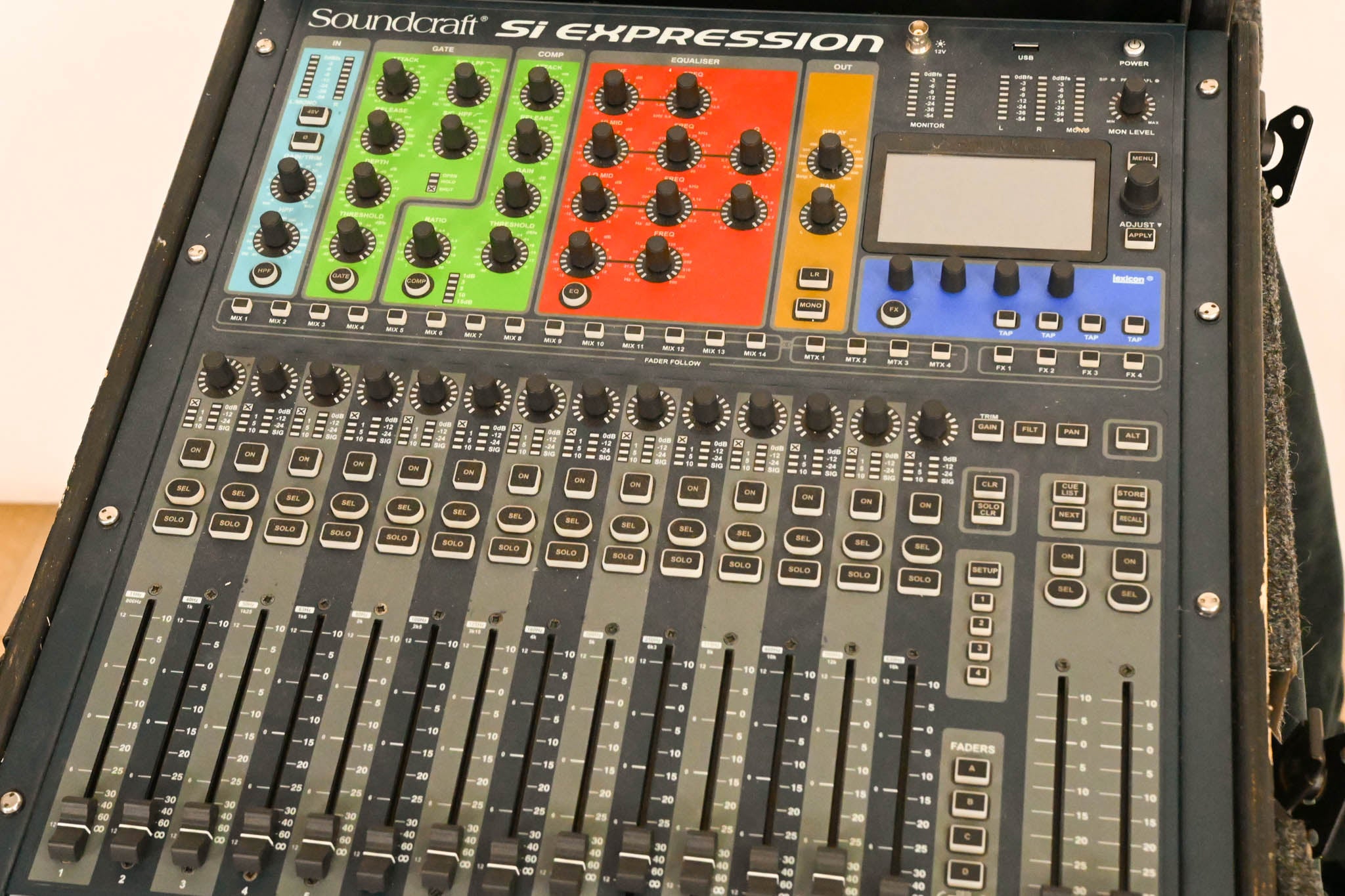 Soundcraft Si Expression 1 Digital Audio Mixing Console with Road Case