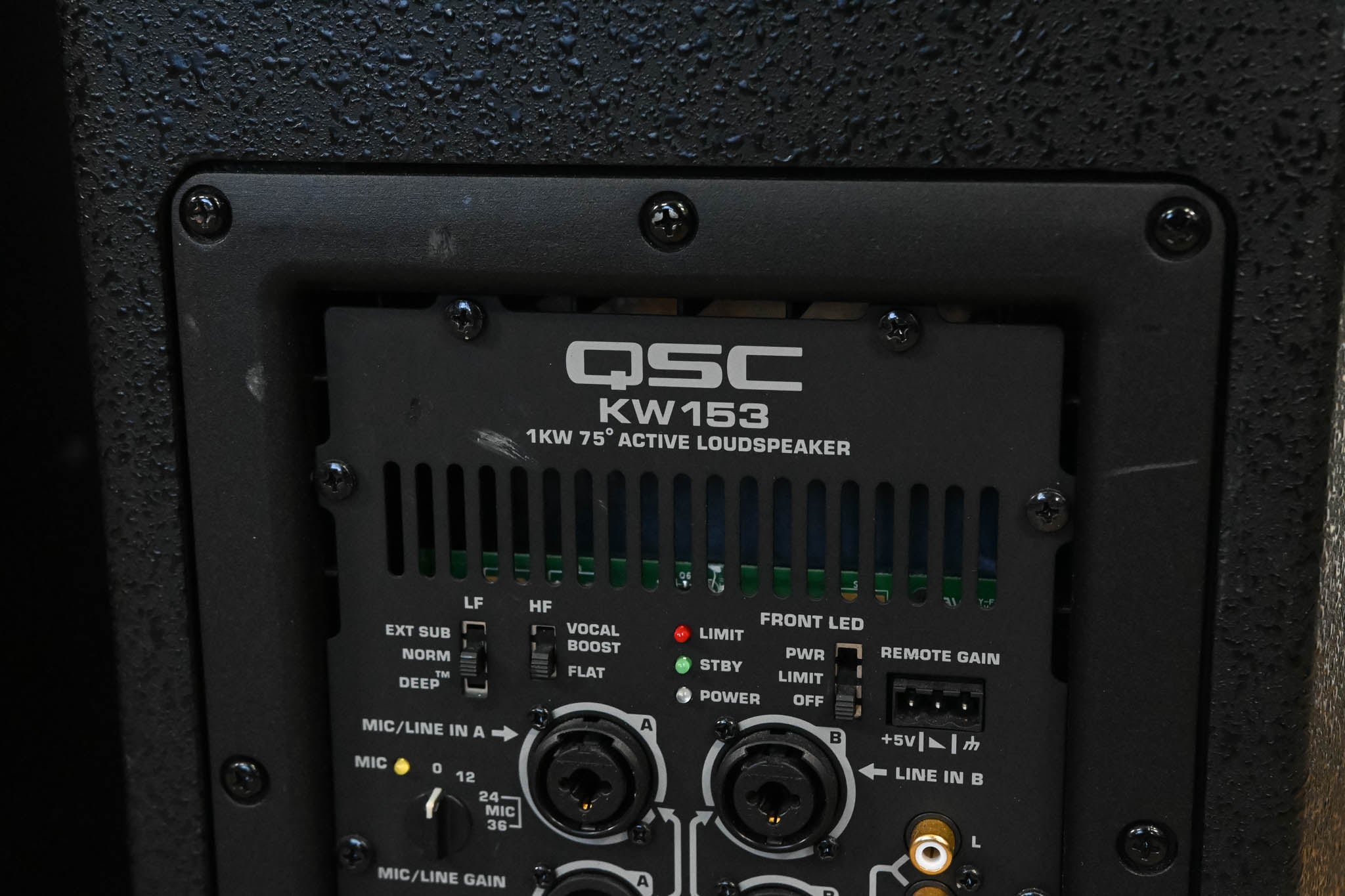 QSC KW153 1000W 15" Three-Way Active Loudspeaker (PAIR)