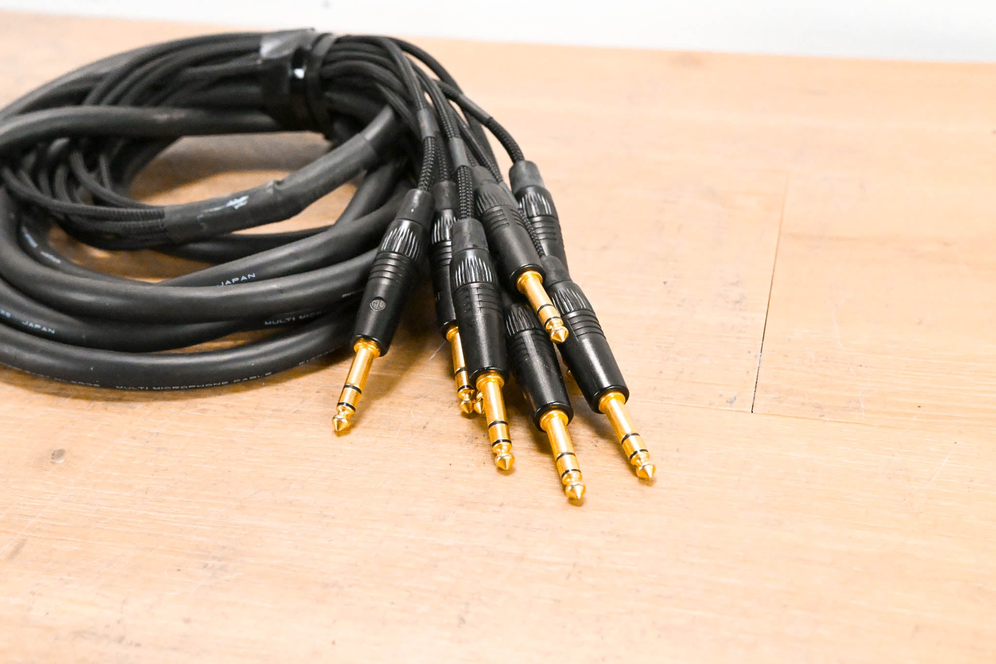 Mogami 2932 DB25 Male to (8) 1/4" TRS Male Breakout Cable - 15'