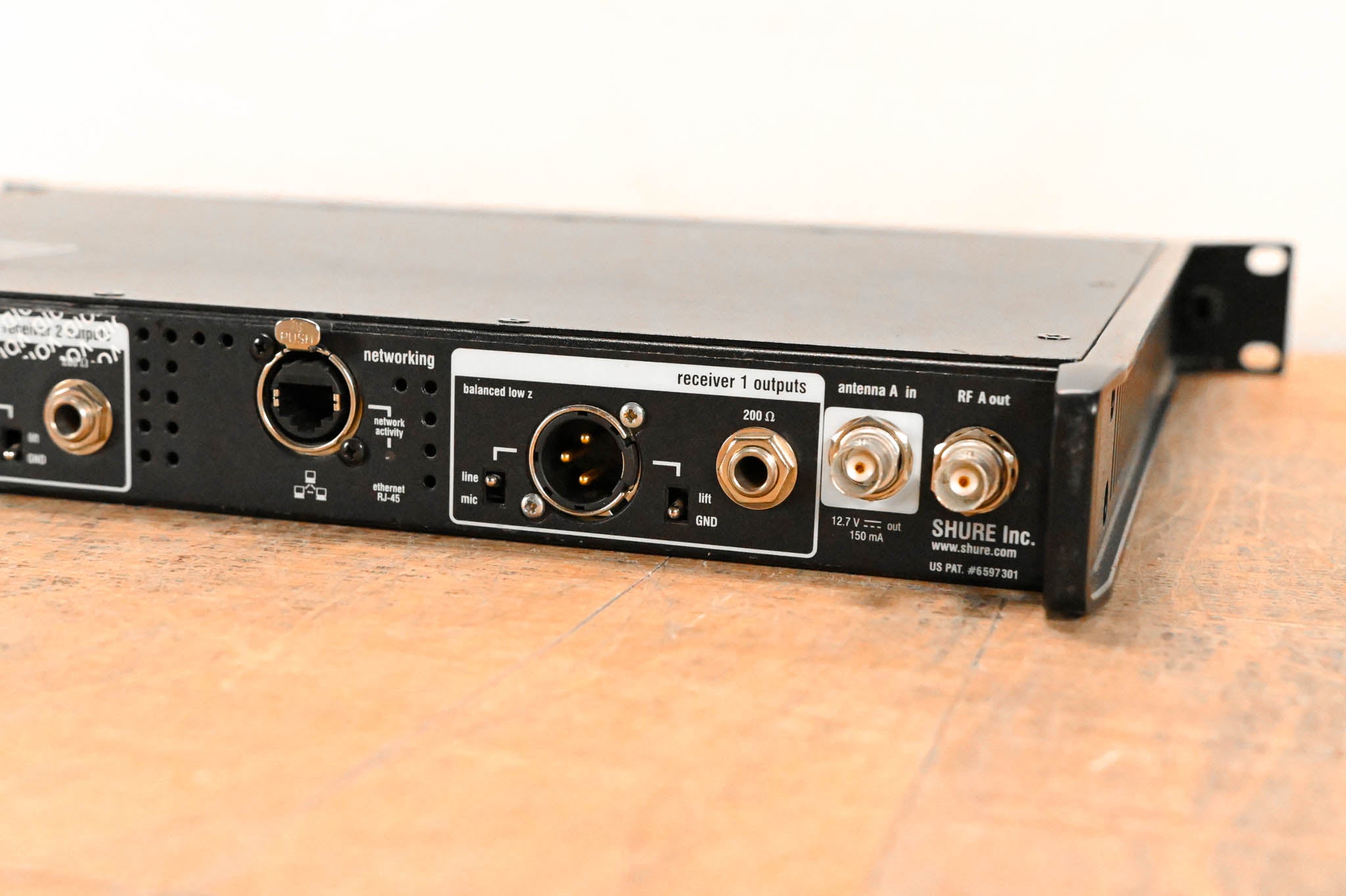 Shure UR4D+ Dual Wireless Receiver w/ two Bodypacks J5 Band: 578-638 MHz