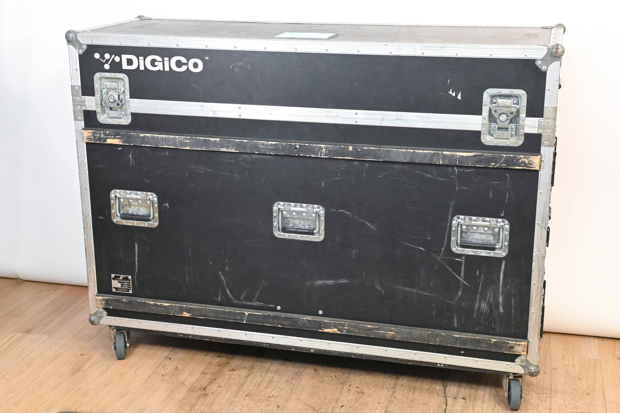 DiGiCo SD5 Digital Mixing Console w/ Waves Card, ST Optical & Road Case