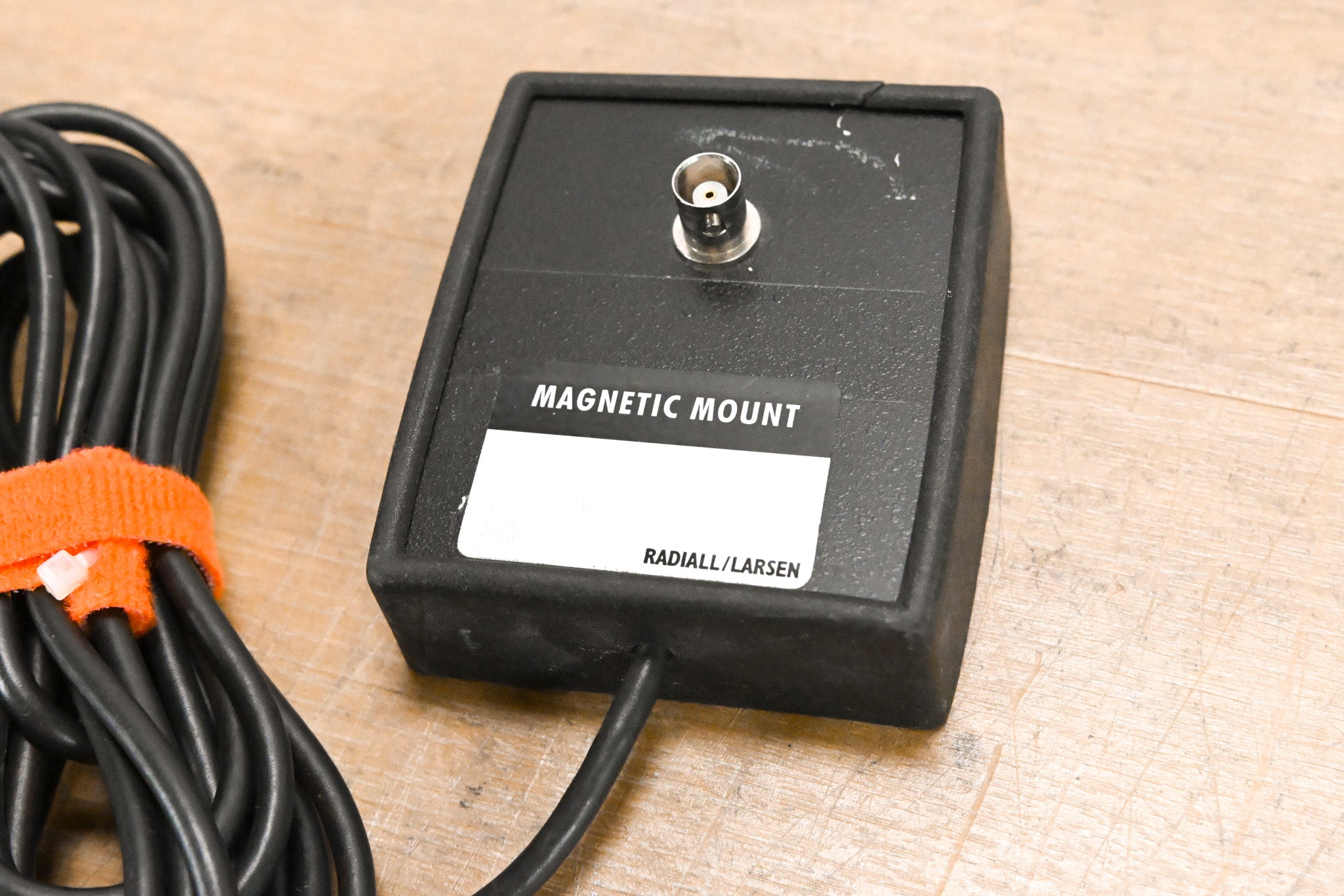 Radiall / Larsen BNC-BNC Magnet Mount