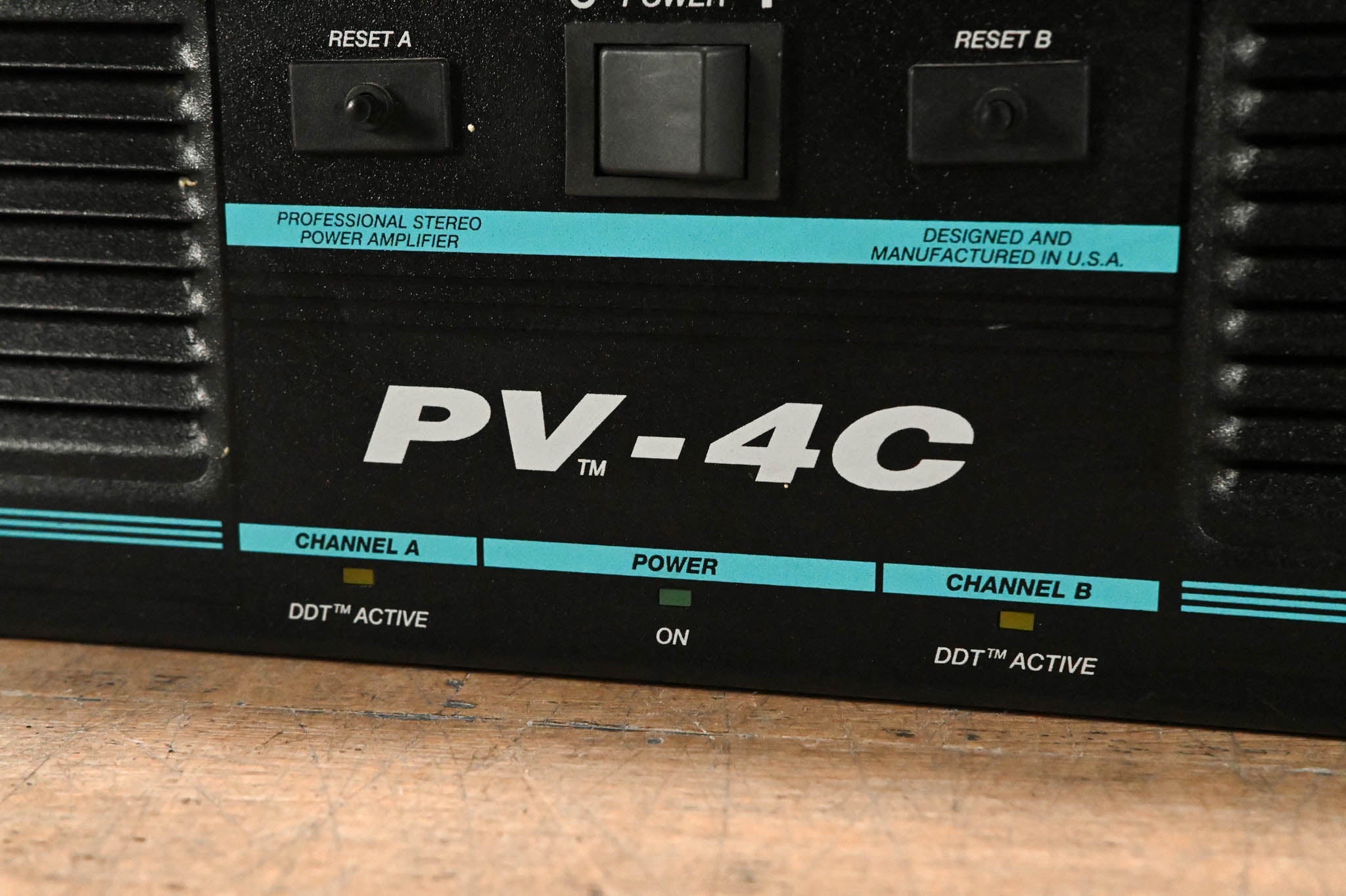 Peavey PV-4C 2-Channel Power Amplifier