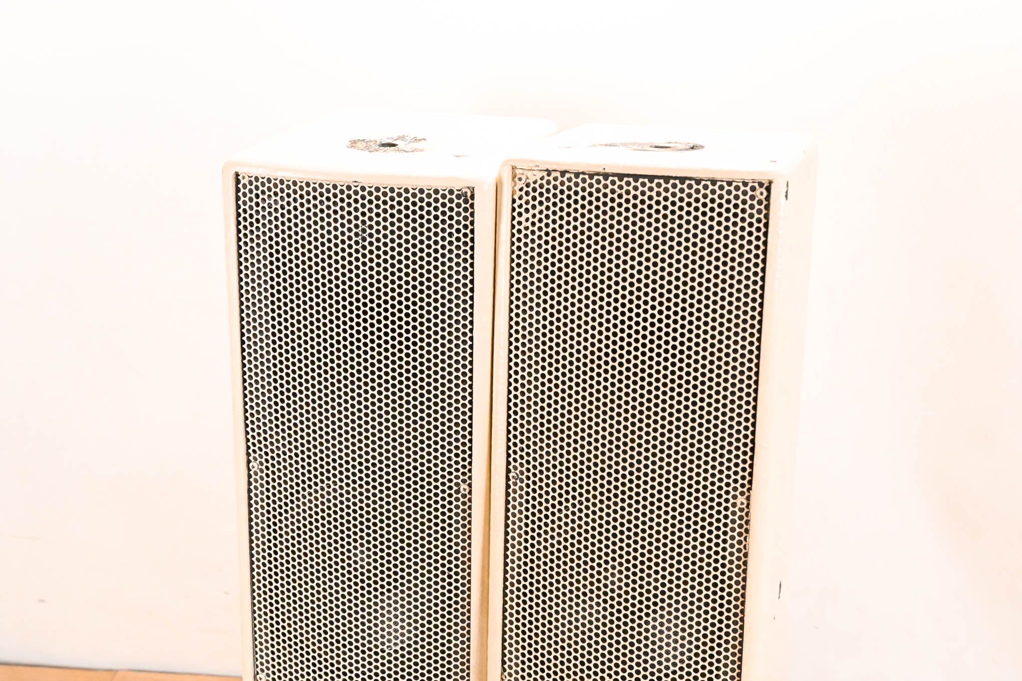 EAW UB52 Two-Way Full-Range Loudspeaker - White (PAIR)