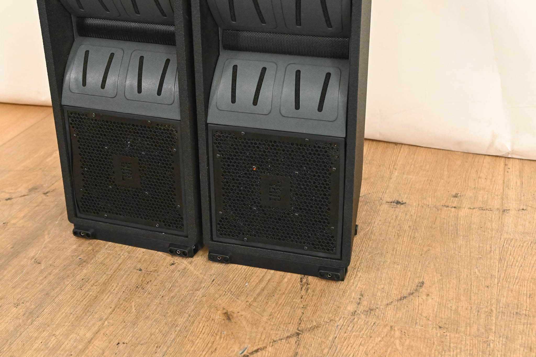 JBL VT4886 Dual 6.5" Passive Compact Line Array Loudspeakers (PAIR)