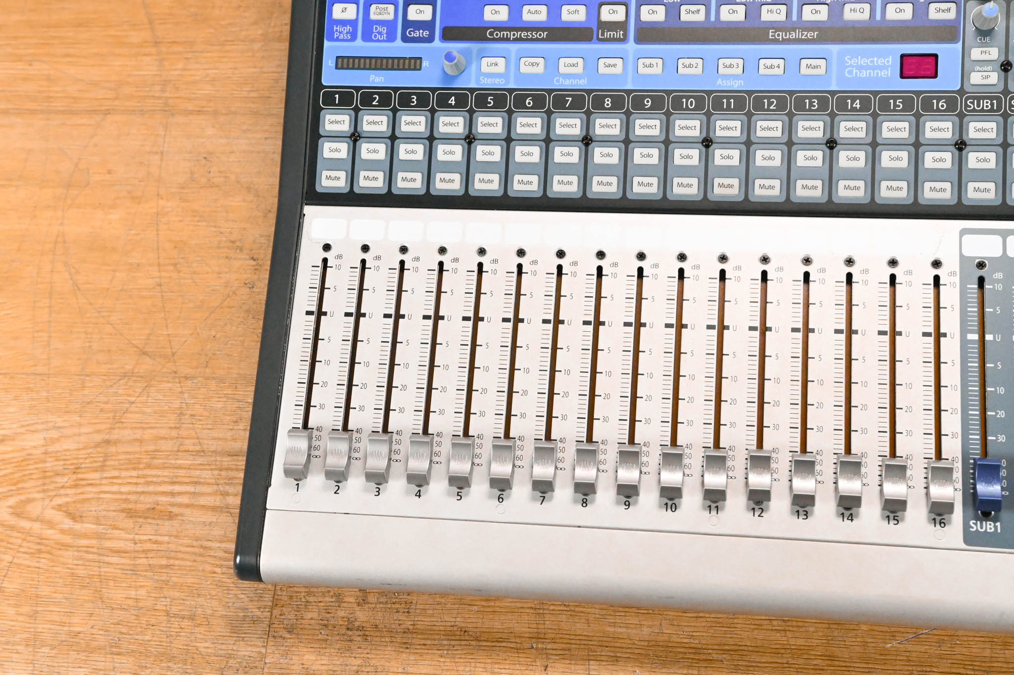 PreSonus StudioLive 16.4.2 16-Channel Digital Audio Mixer