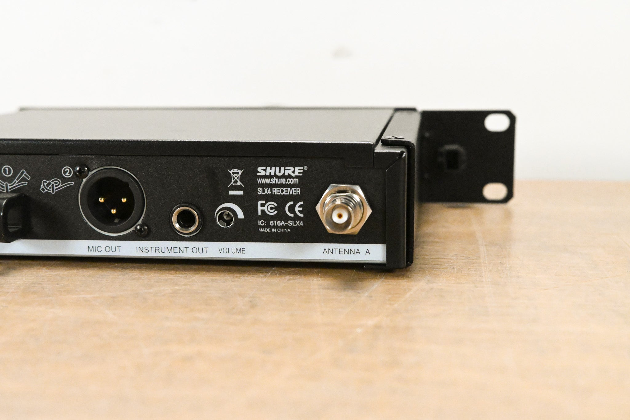 Shure SLX4 Wireless Receiver - G4 Band: 470-494 MHz (NO POWER SUPPLY)