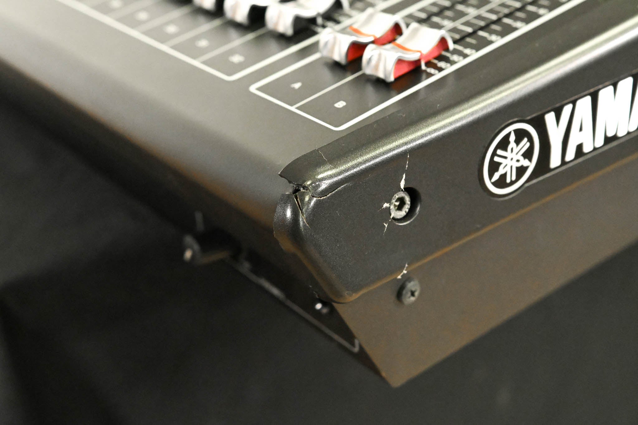 Yamaha QL5 64-Channel Digital Audio Mixing Console