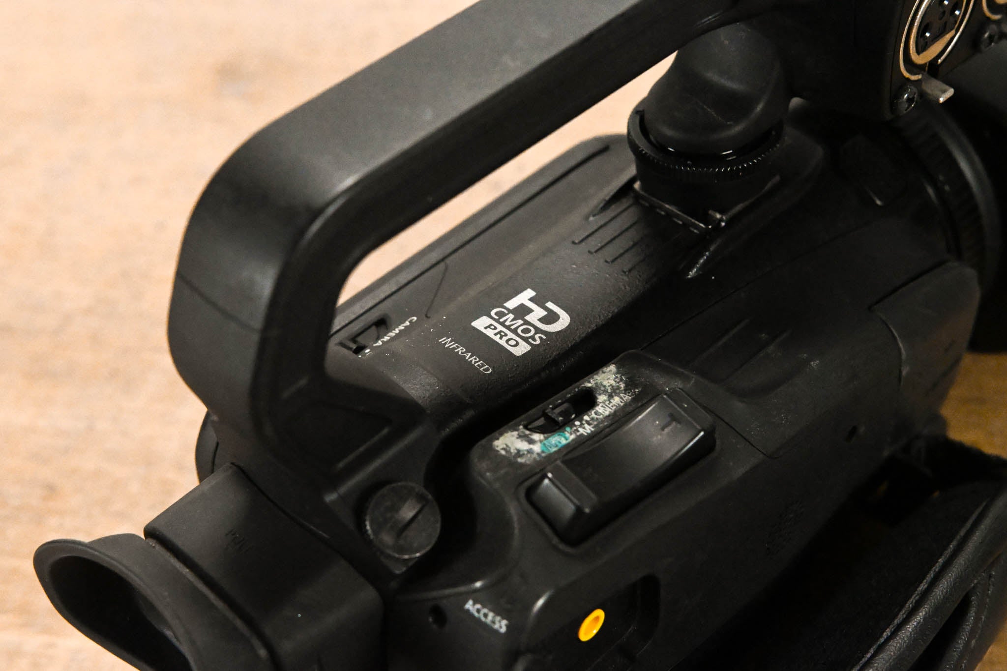 Canon XA35 HD Professional Camcorder w/ XLR Handle & HD/SD-SDI Output