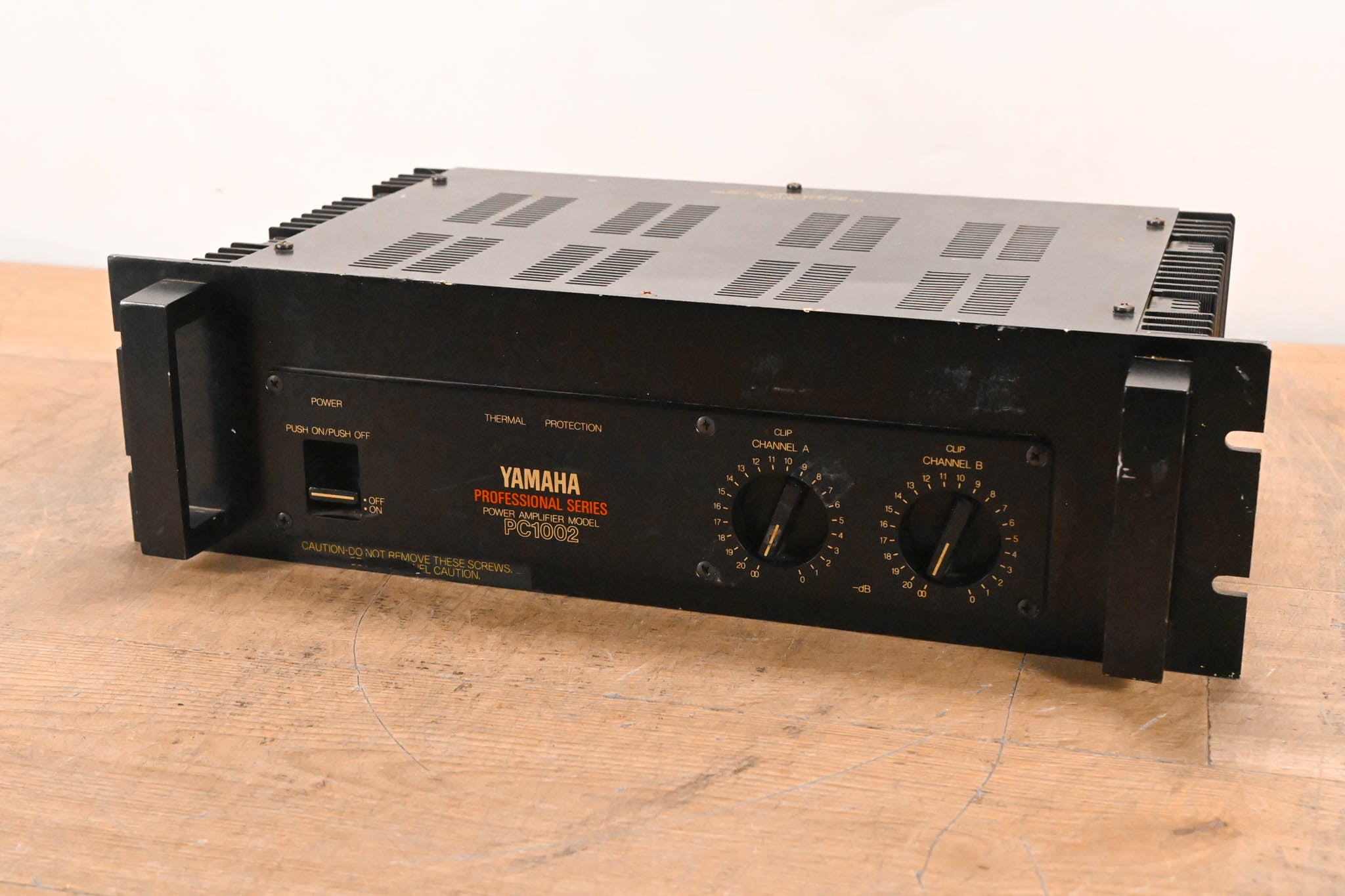 Yamaha PC1002 Professional Series 2-Channel Power Amplifer