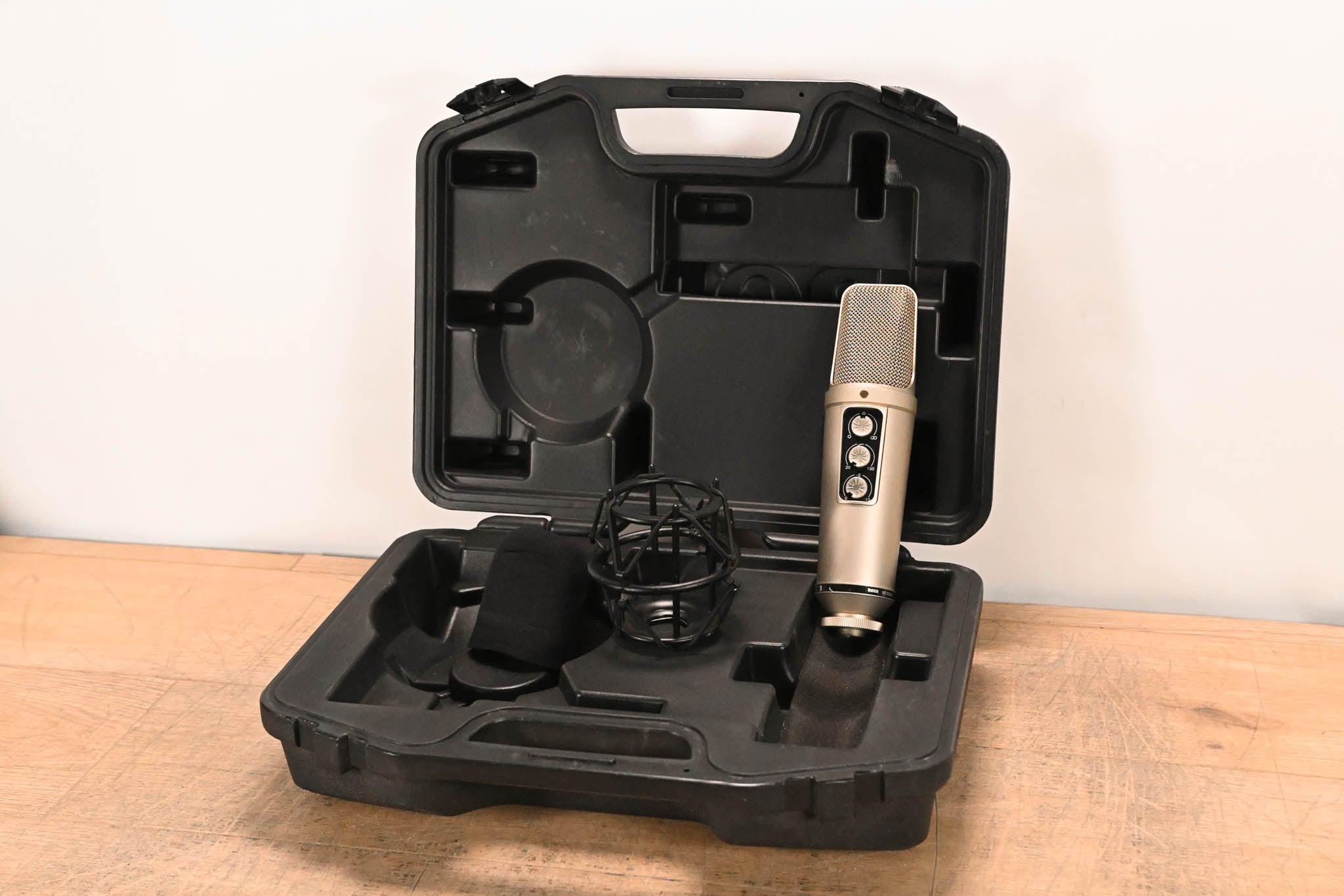RØDE NT2000 Large-Diaphragm Condenser Microphone