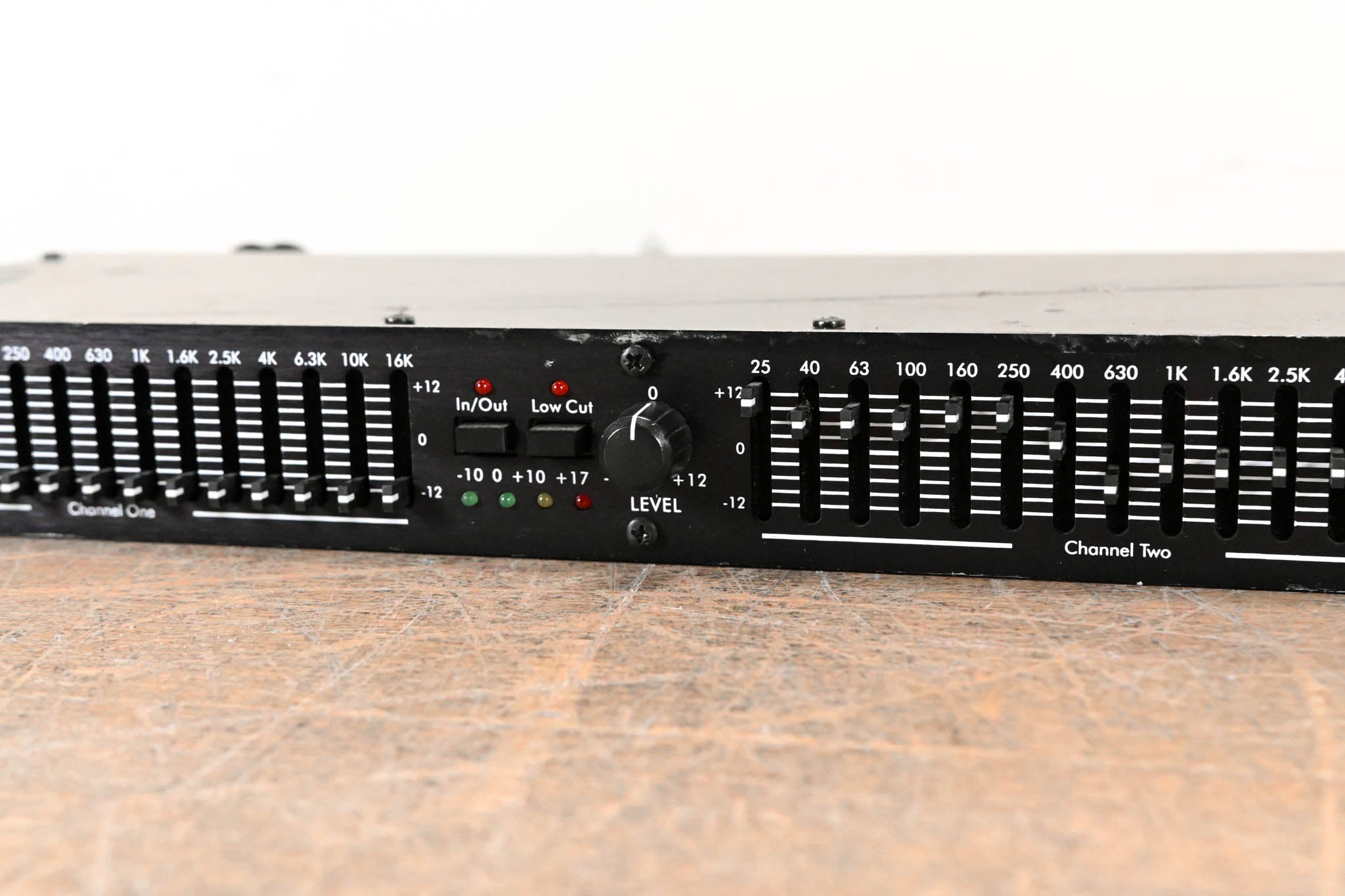 ART 343 Dual-Channel 15-Band Graphic Equalizer