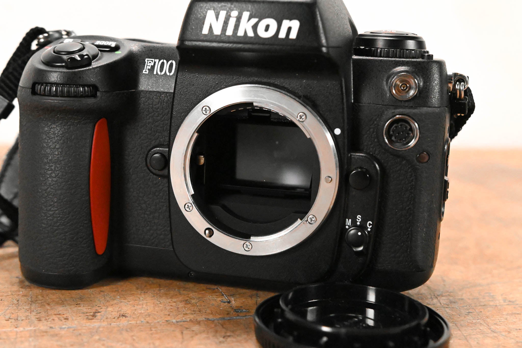 Nikon F100 Black 35mm SLR Film Camera Body with Strap