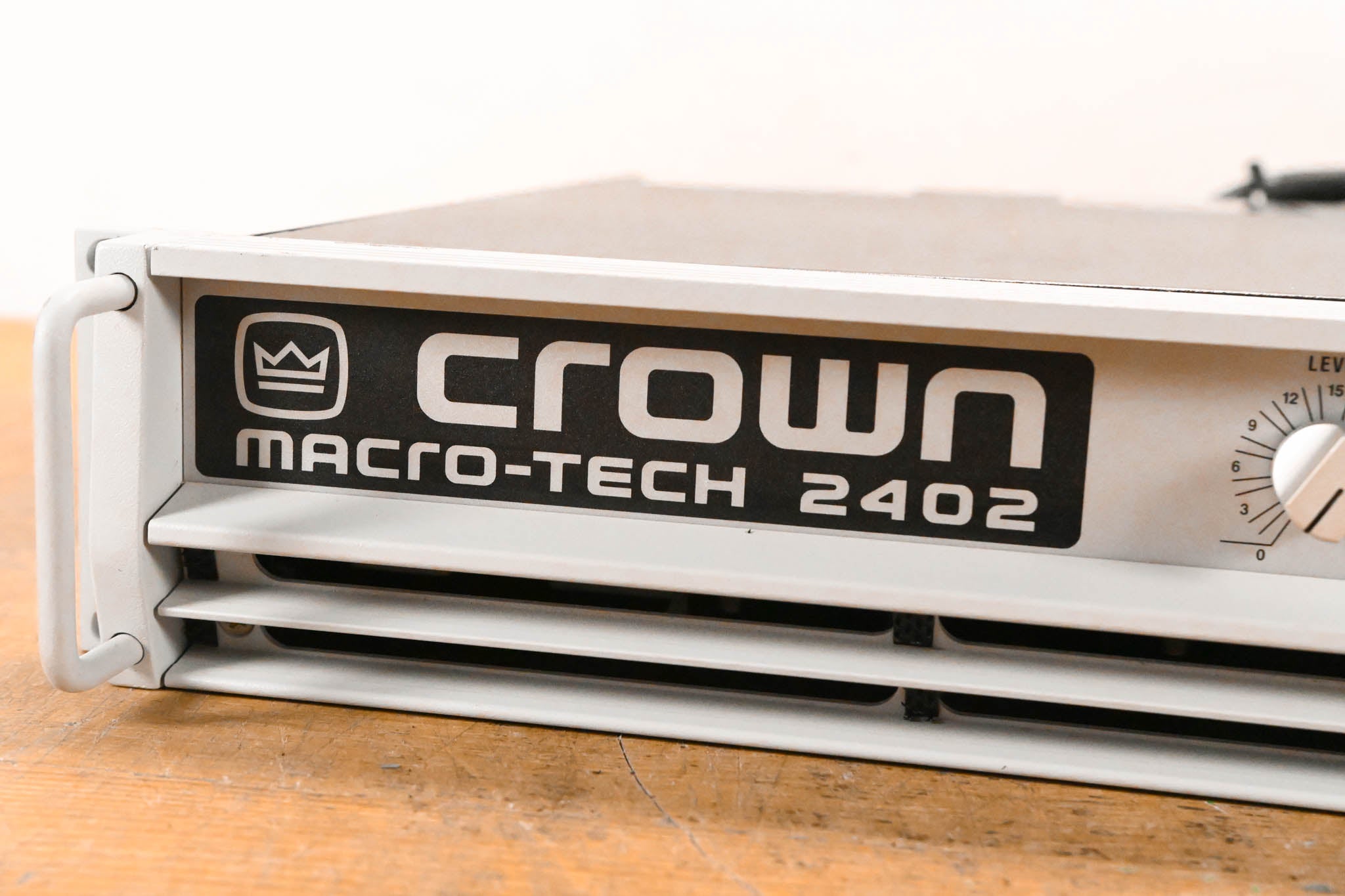 Crown Macro-Tech 2402 2-Channel Power Amplifier