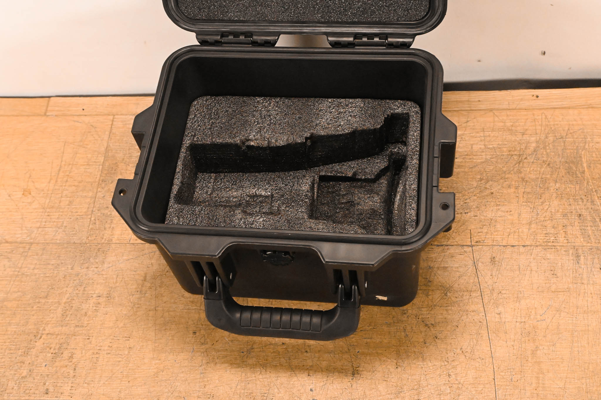 Pelican Storm Case iM2075 - Interior Dimensions: 9.5