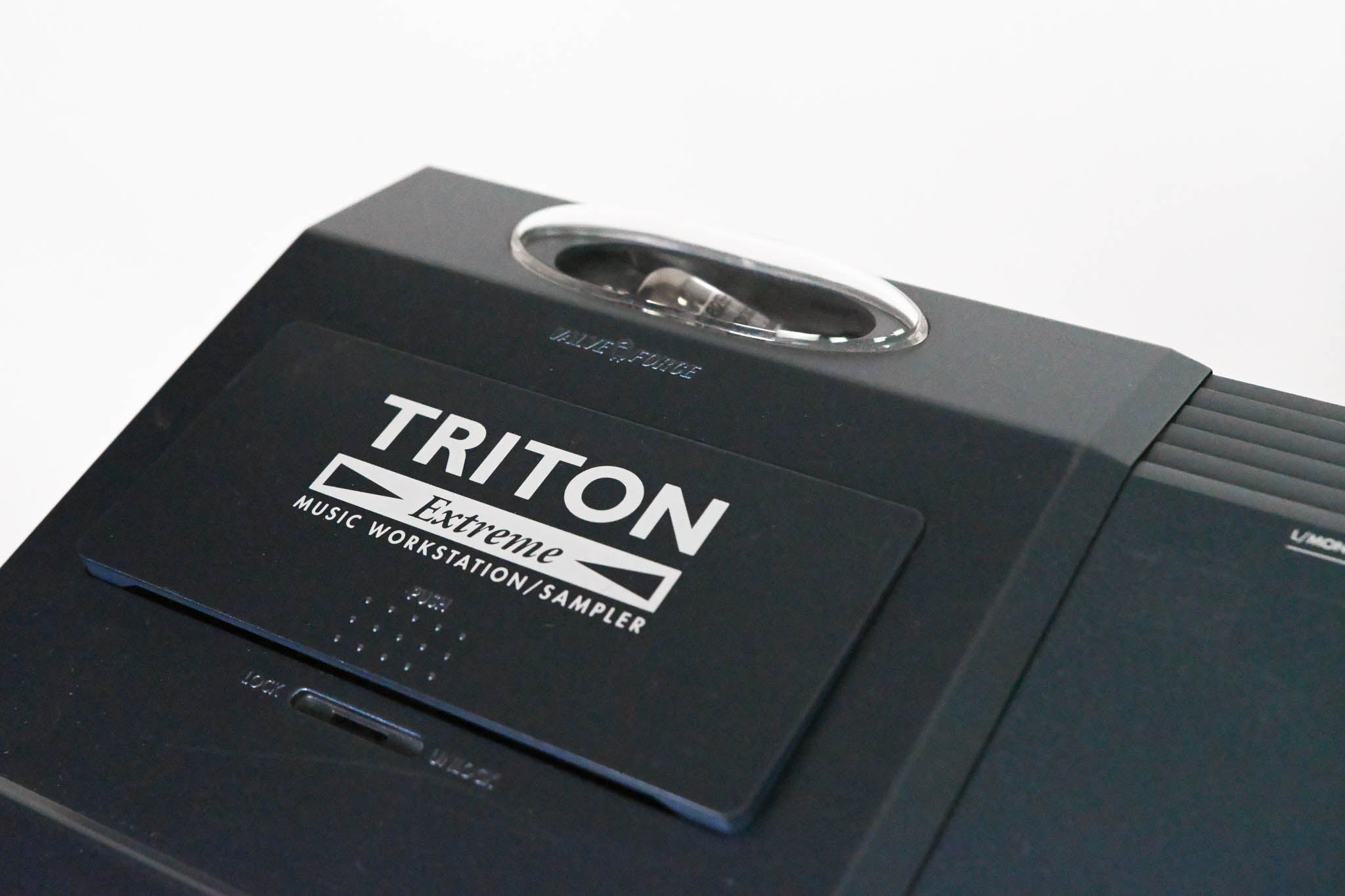 Korg Triton Extreme 76 76-Key 120-Voice Polyphonic Workstation