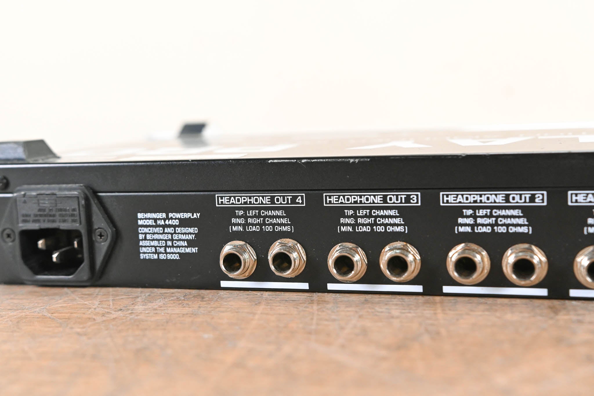 Behringer Powerplay Pro HA4400 4-CH Headphone Distribution Amplifier