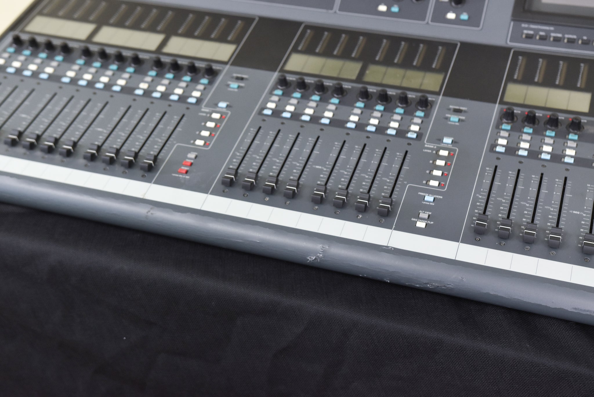 Allen & Heath iLive-T112 Mixing Console with iDR-48 Stage Box
