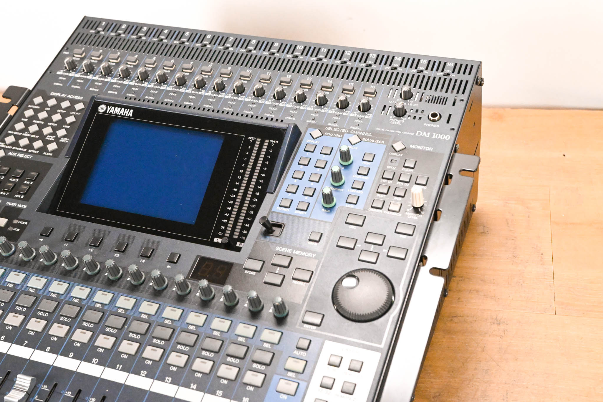 Yamaha DM1000 48-Channel Digital Audio Mixing Console CG010HP