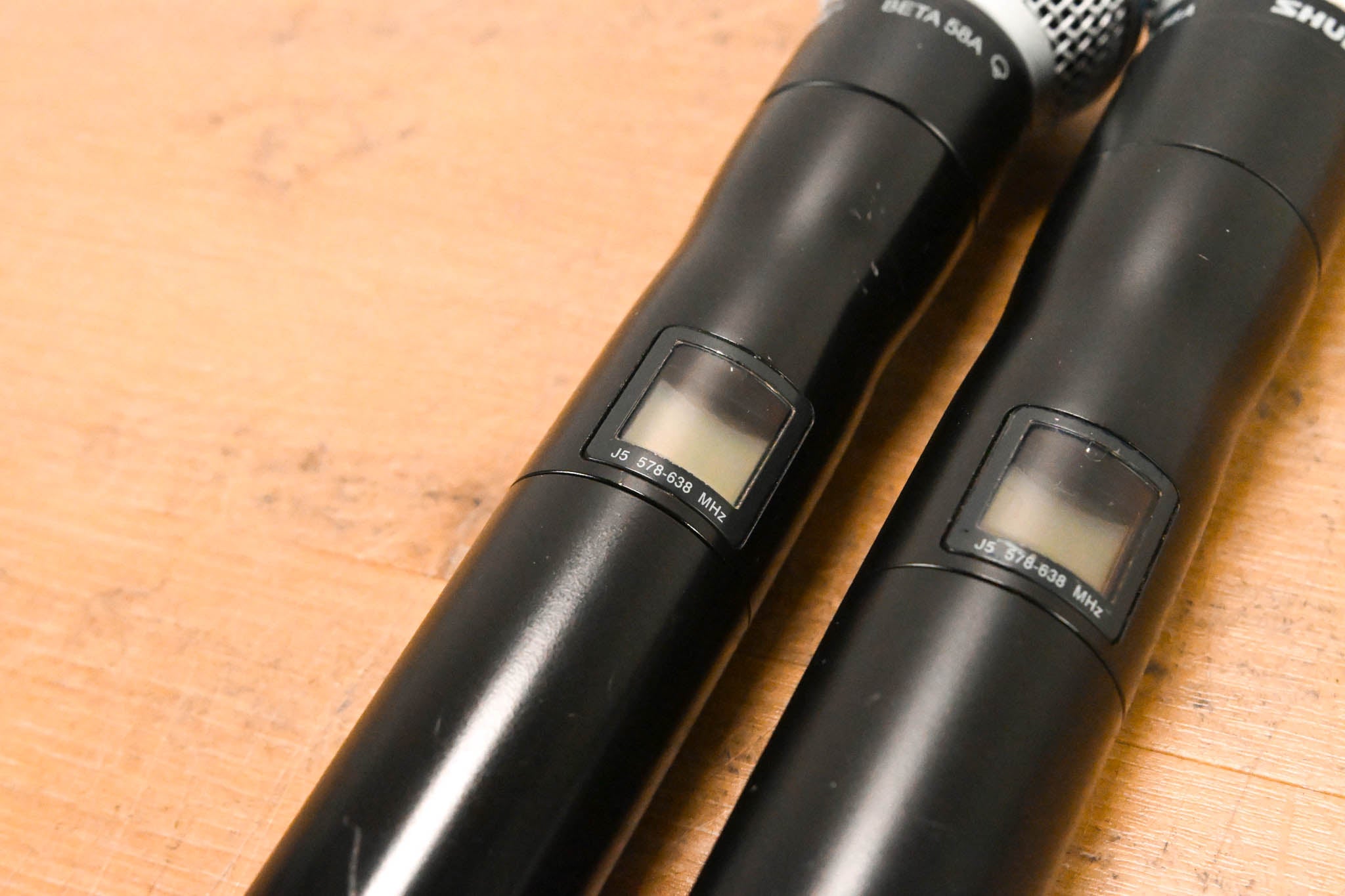 Shure UR4D+ Dual Wireless Receiver with UR2/BETA58A Mic Pair - J5 Band