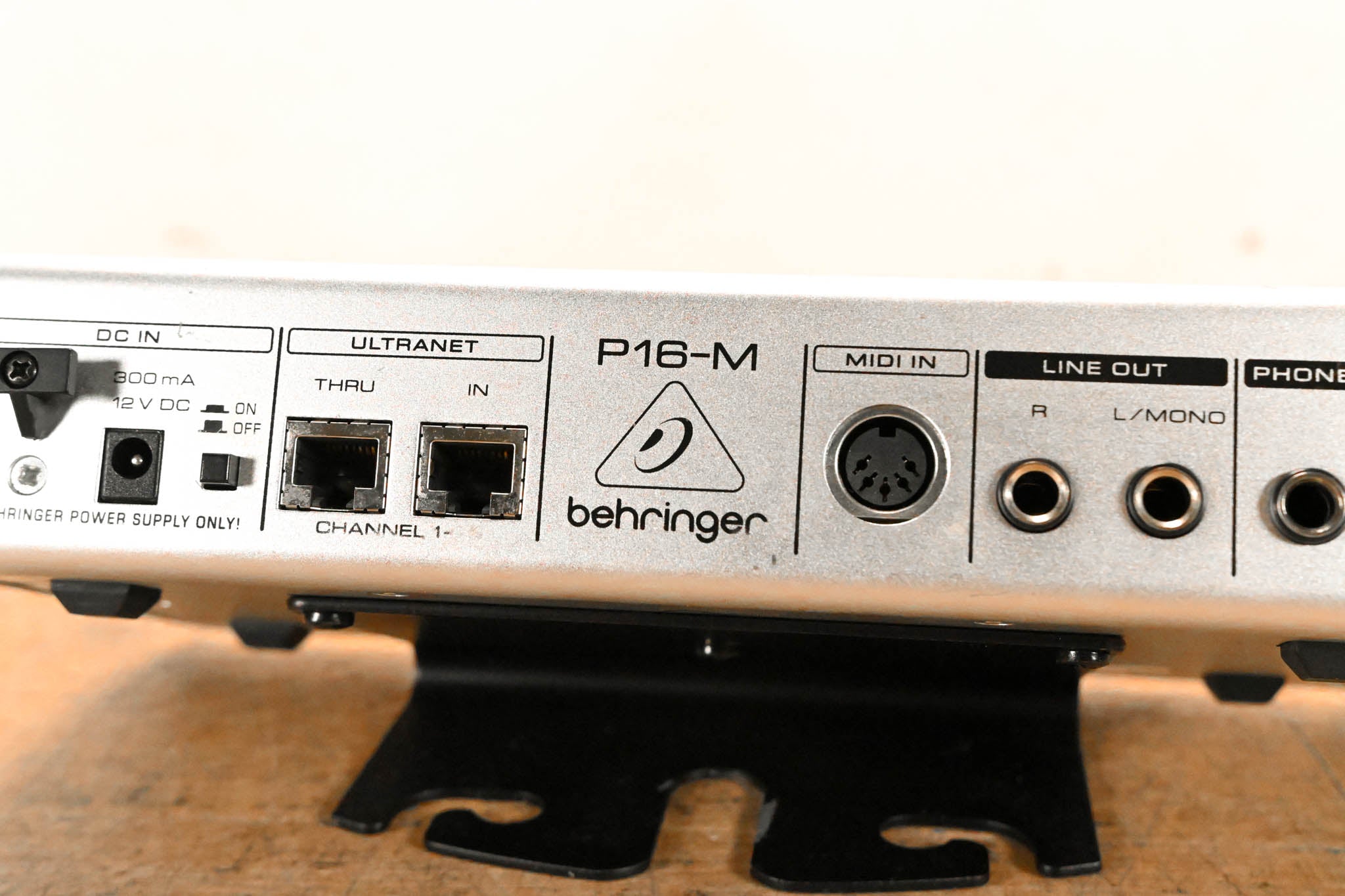 Behringer Powerplay P16-M 16-Channel Digital Personal Mixer