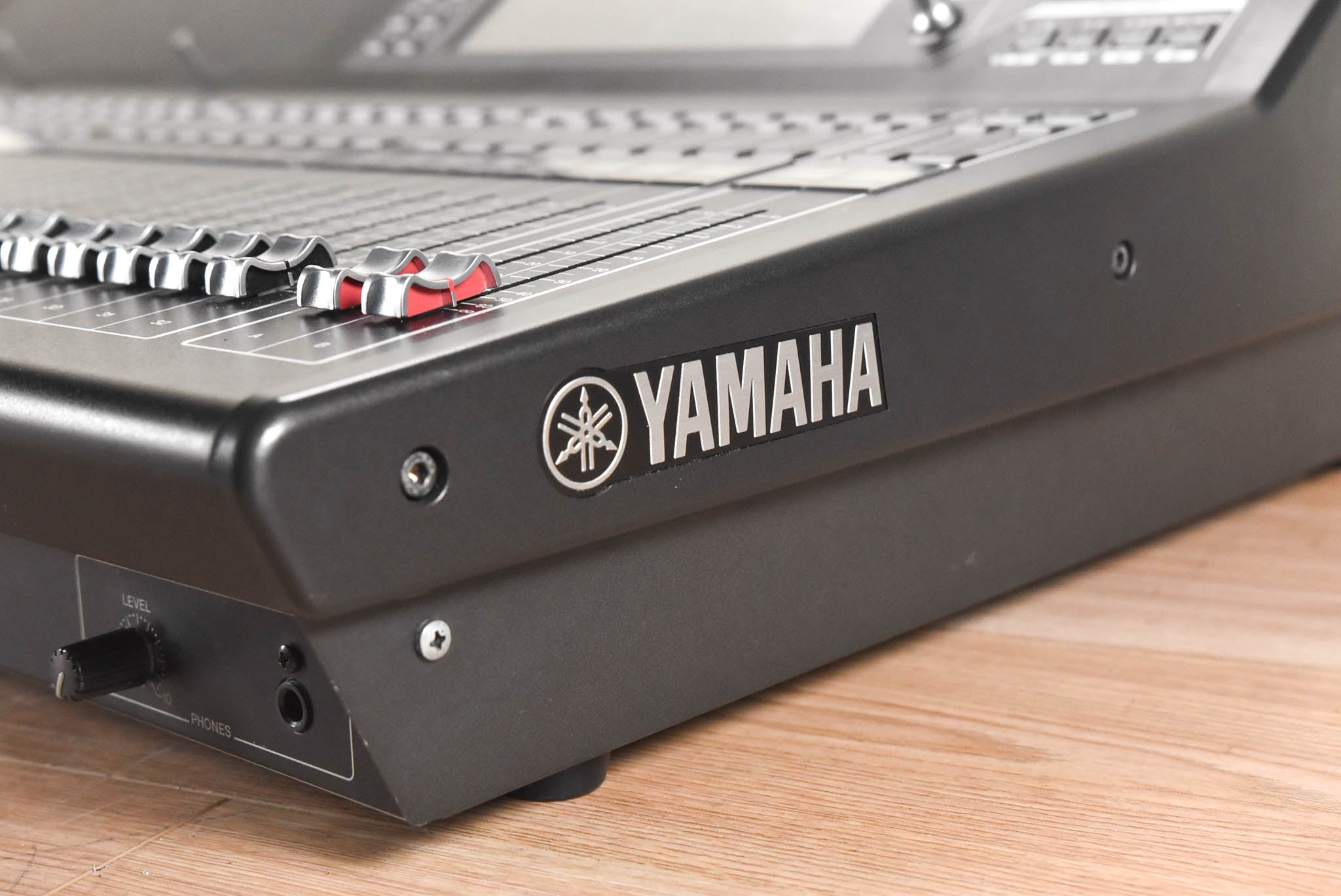 Yamaha QL5 64-Channel Digital Audio Mixing Console