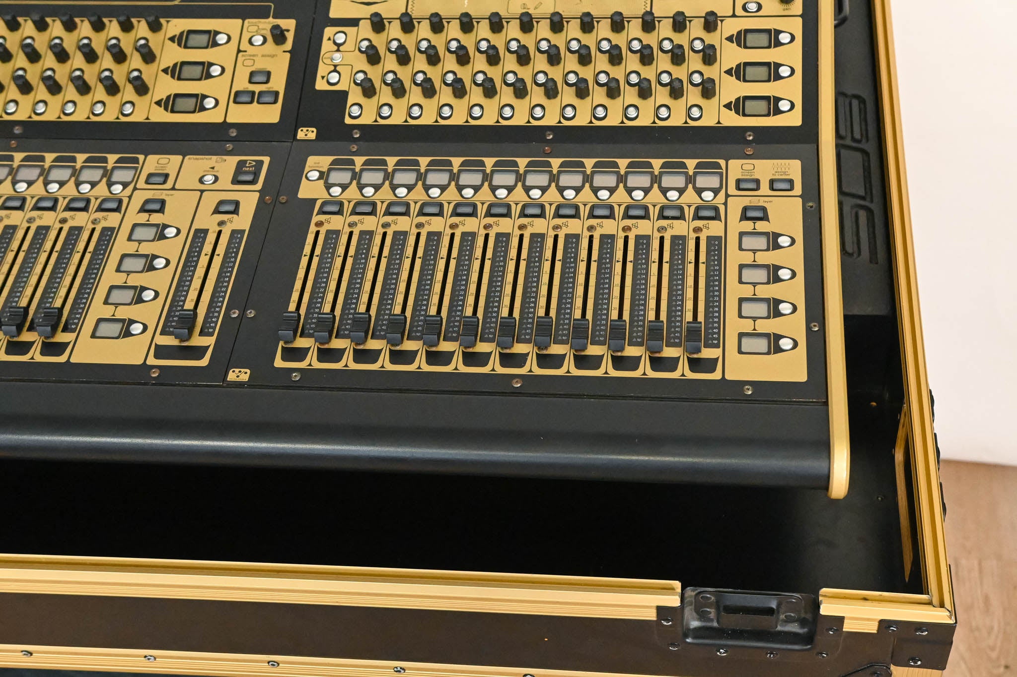 DiGiCo SD8 120-Channel Digital Mixing Console with Road Case