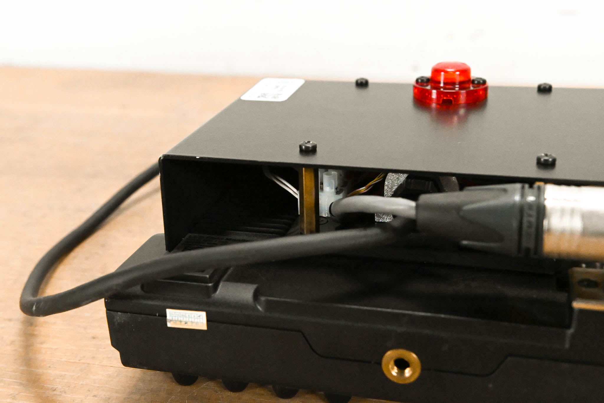 Delvcam DELV-WFORM-7 7" Camera-Top SDI Monitor with Video Waveform