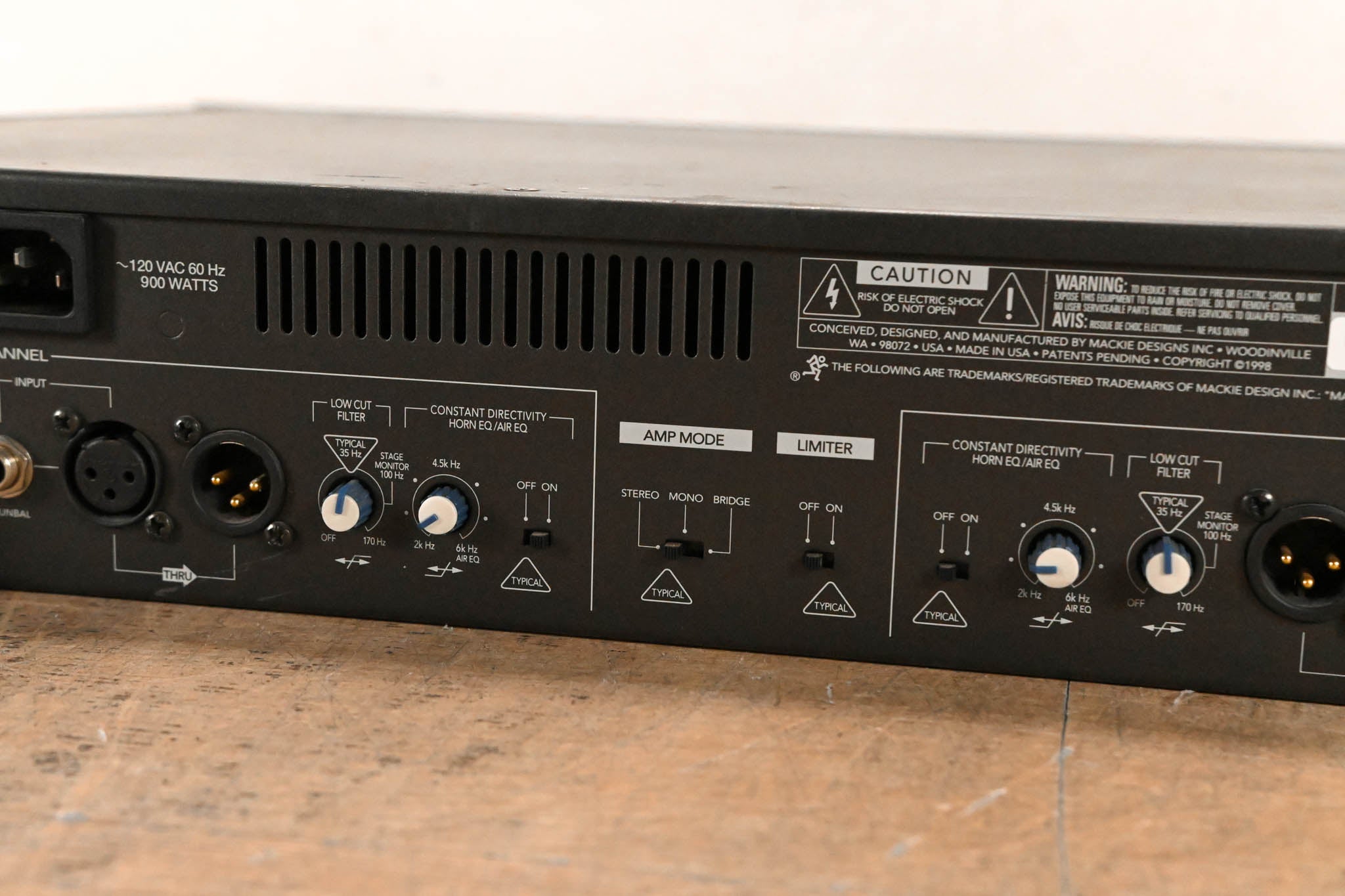 Mackie M800 FR Series 2-Channel Power Amplifier
