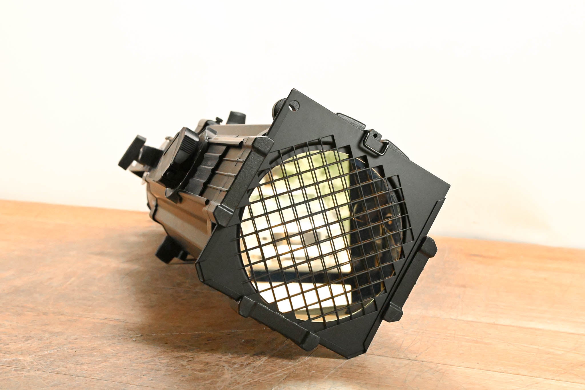 ETC Source Four Zoom 15-30 Degree 750 Ellipsoidal Light