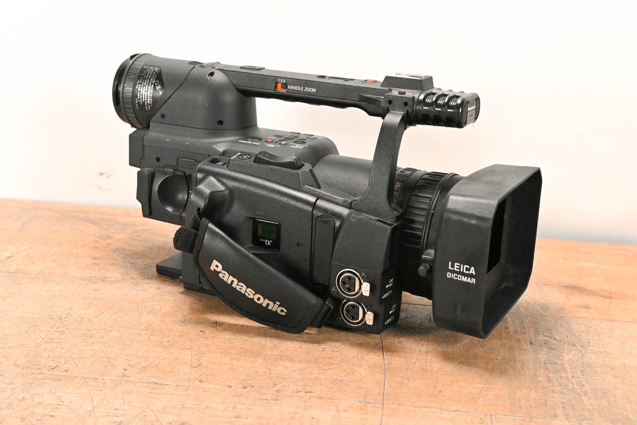 Panasonic AG-HVX200 3-CCD P2/DVCPRO HD Camcorder