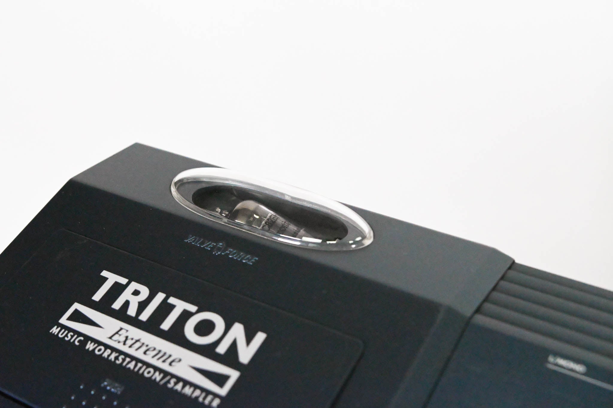 Korg Triton Extreme 76 76-Key 120-Voice Polyphonic Workstation
