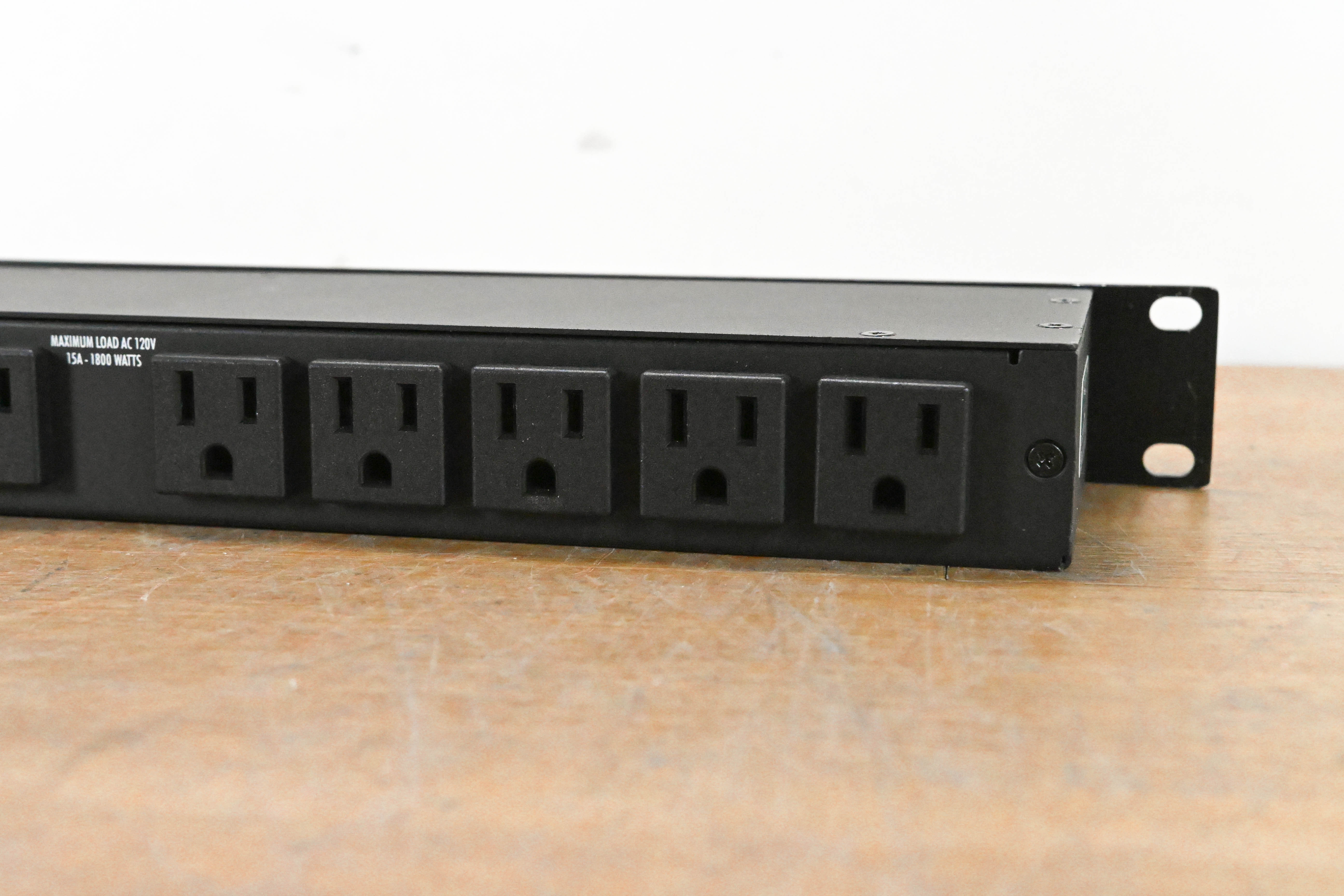 Furman M-8x2 8-Outlet Power Conditioner