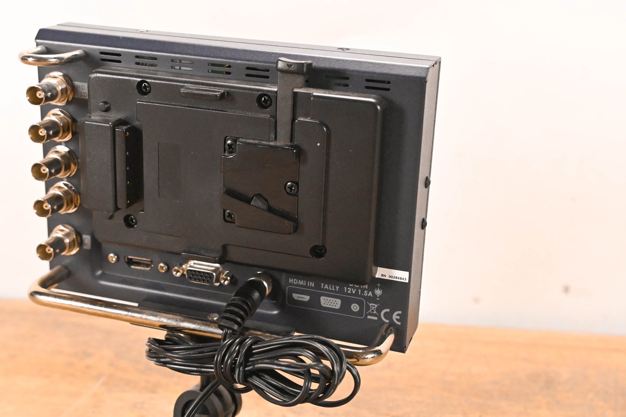 Datavideo TLM-700HD 7" HD/SD TFT LCD Monitor w/ V-Mount Battery Adapter