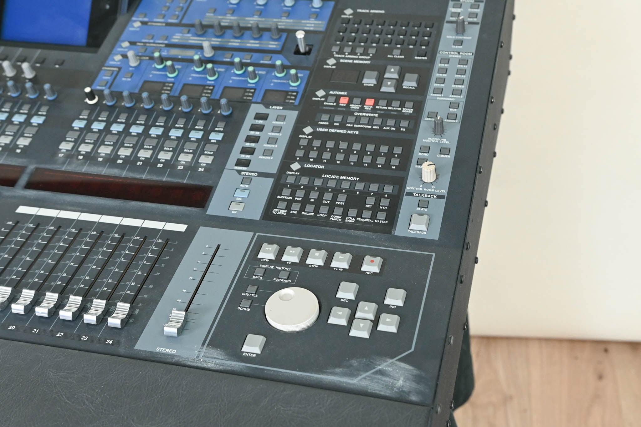 Yamaha DM2000 24-Channel Digital Audio Mixing Console