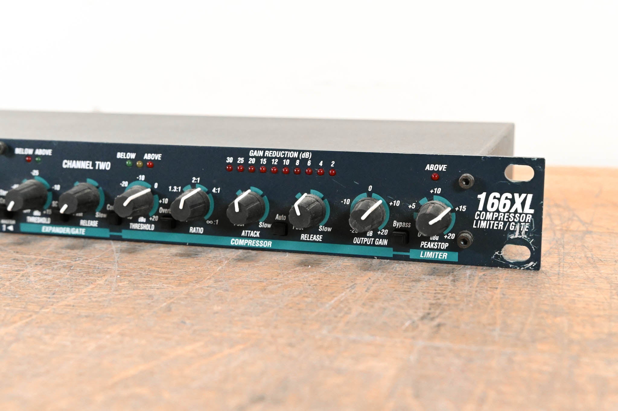 dbx 166XL 2-Channel Compressor/Limiter/Gate